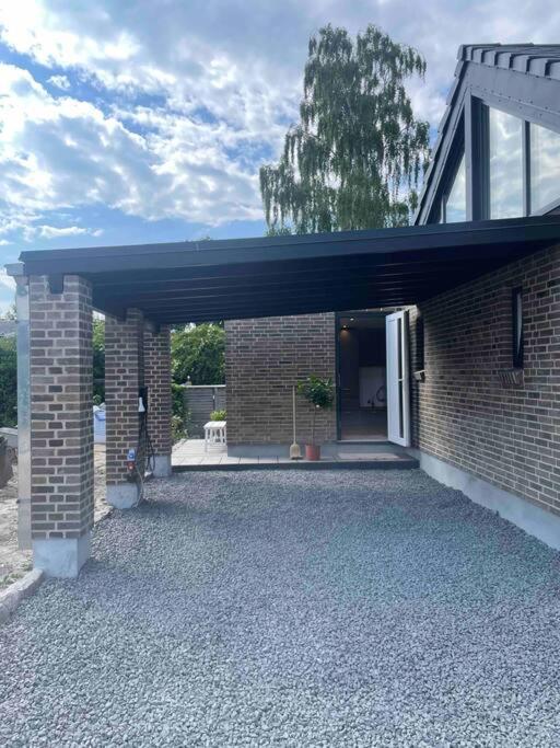 Three-Bedroom House photo 2