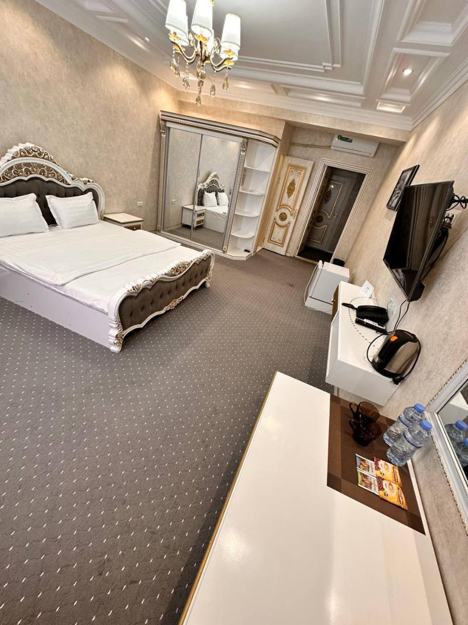 Double Room with Private Bathroom photo 3