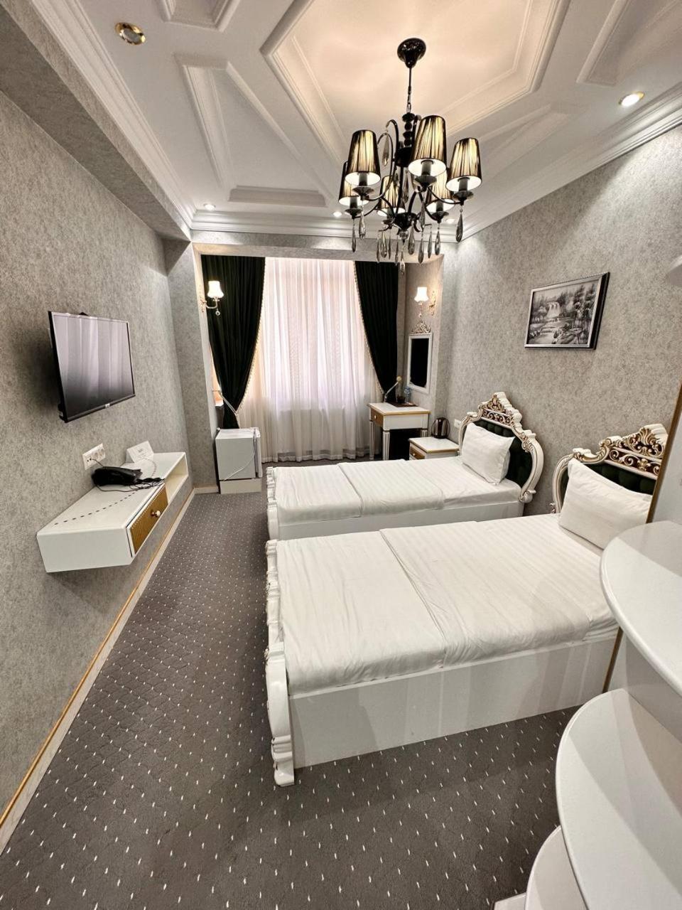 Twin Room with Private Bathroom photo 2