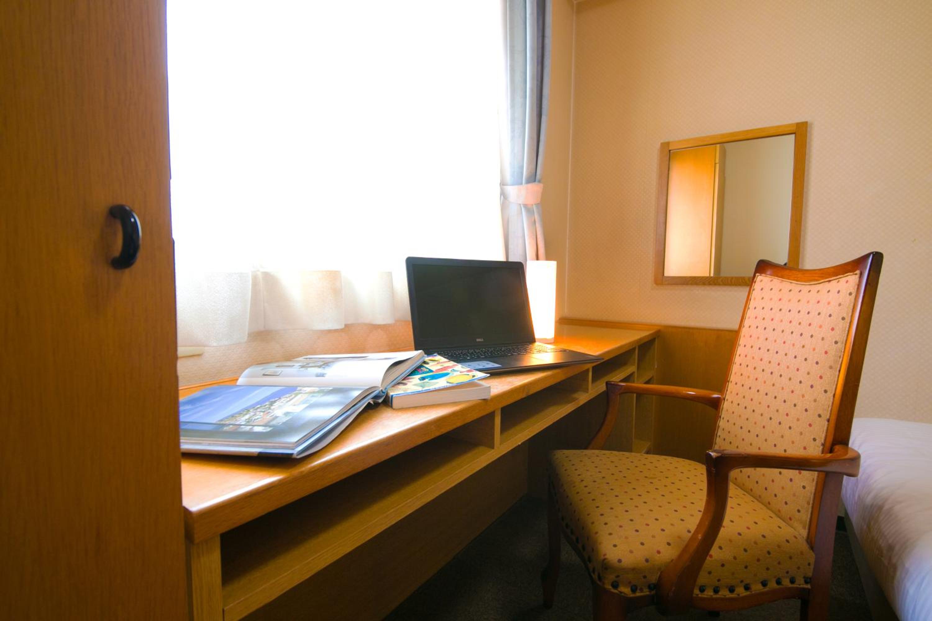 Double Room with Small Double Bed - Smoking - Photo 2