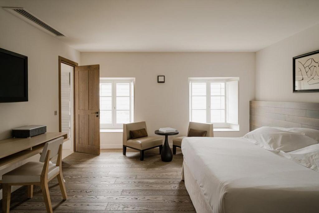 Deluxe Suite - Photo 1