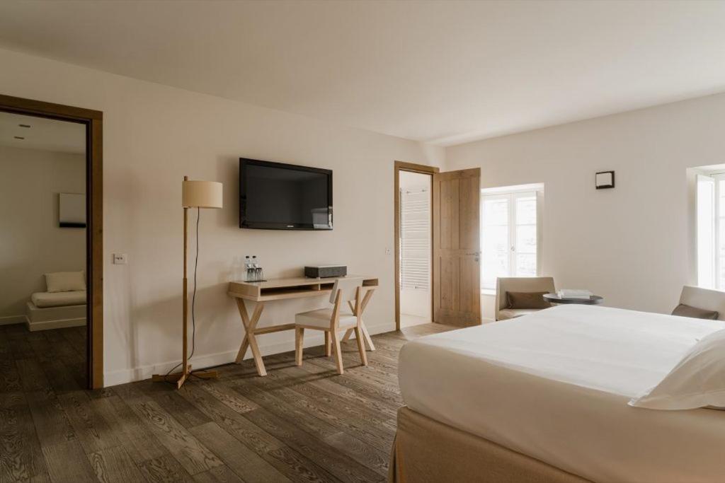 Deluxe Suite - Photo 6