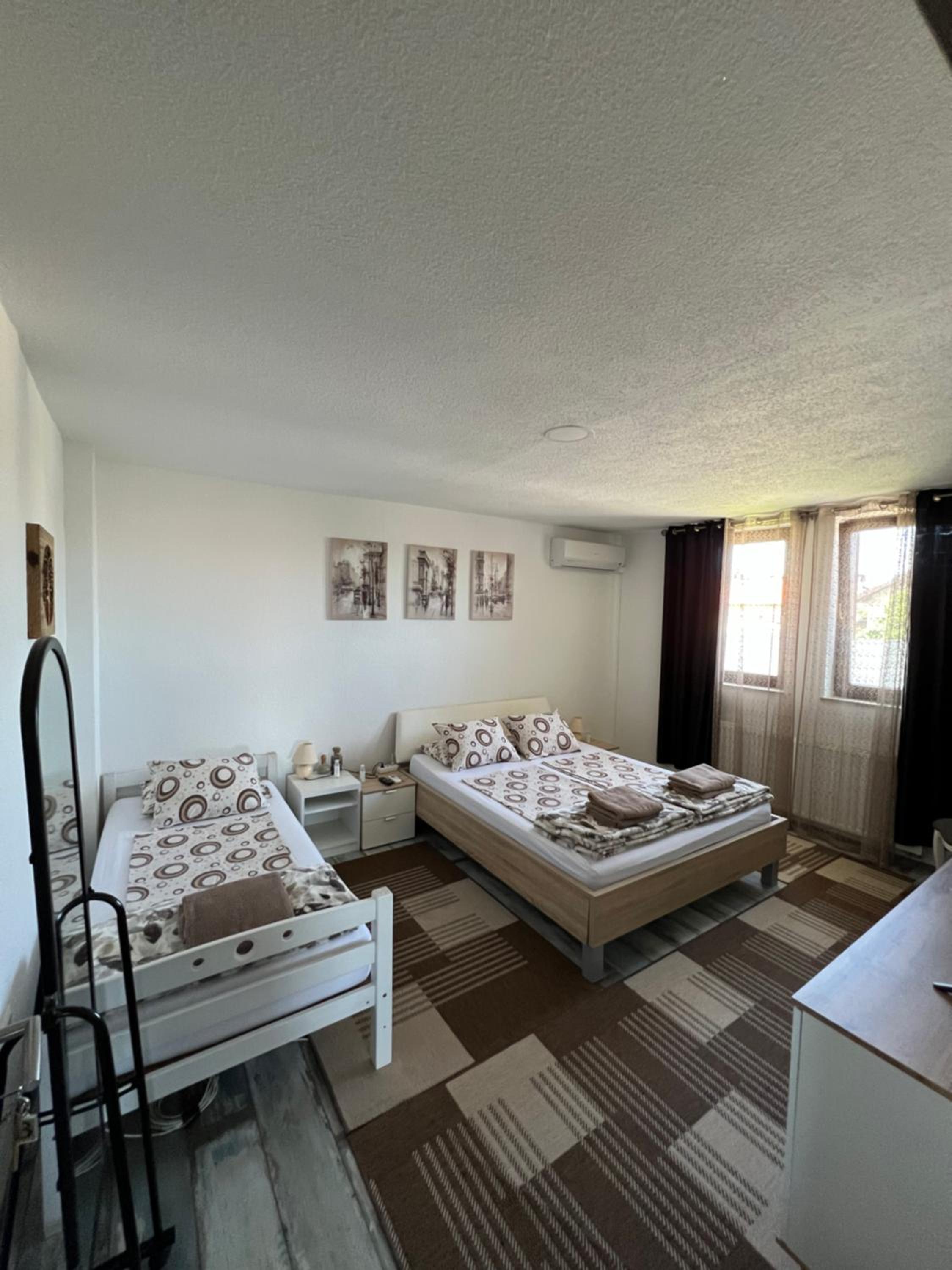 Basic Triple Room with Shared Bathroom photo 1