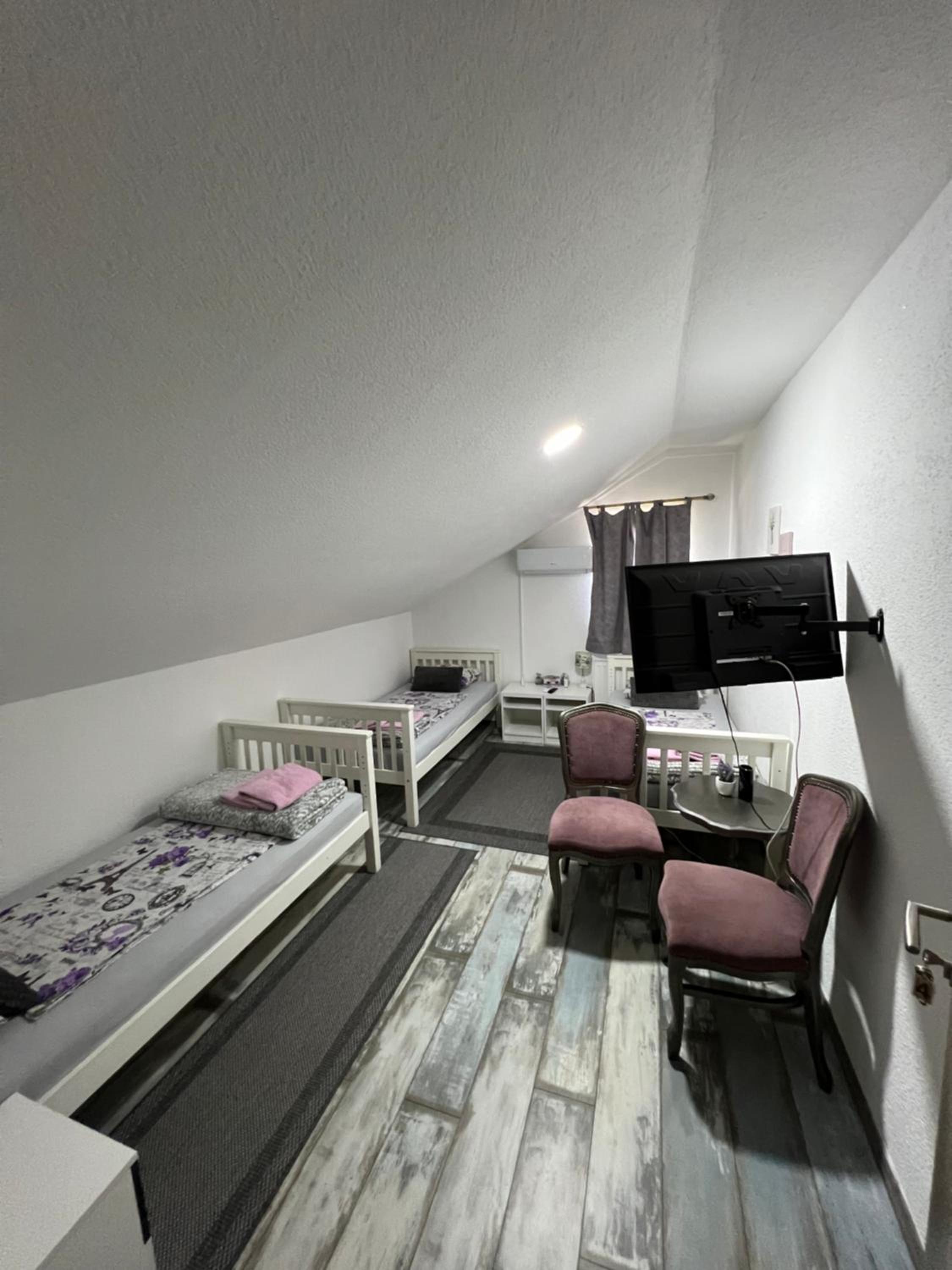 Economy Triple Room with Shared Bathroom photo 1