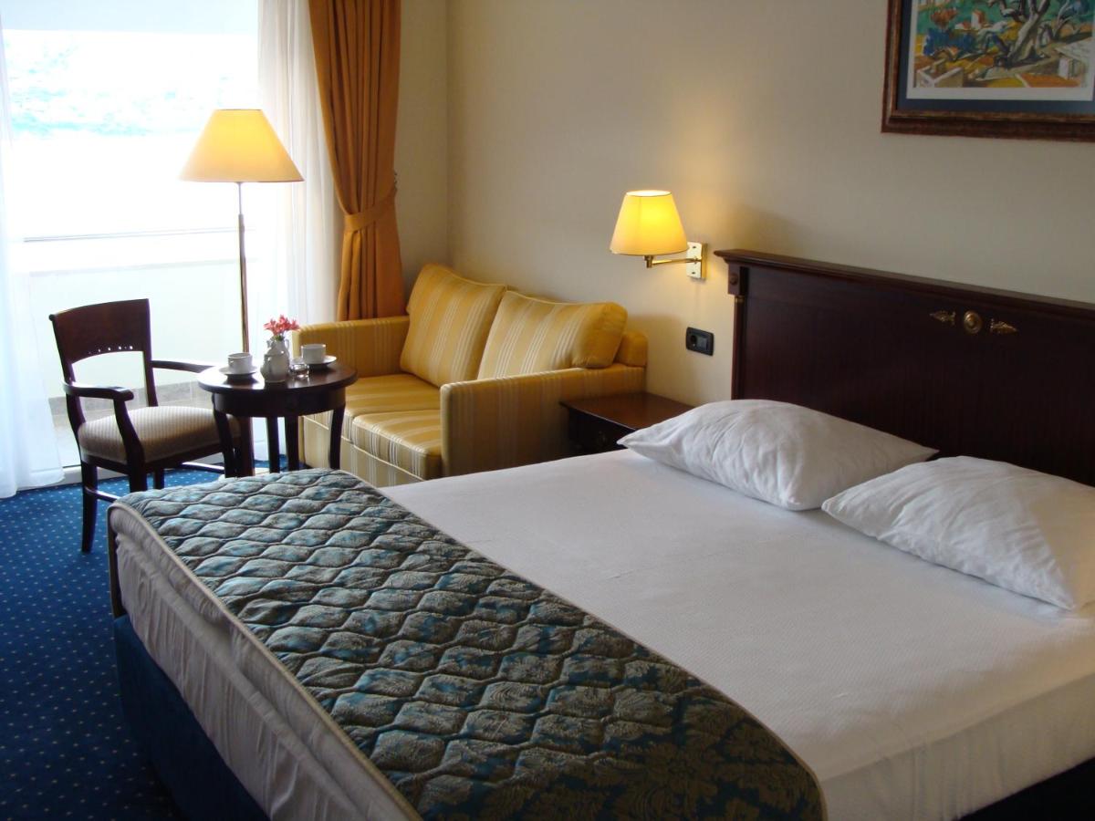 Superior Double or Twin Room with Balcony and Sea View photo 2