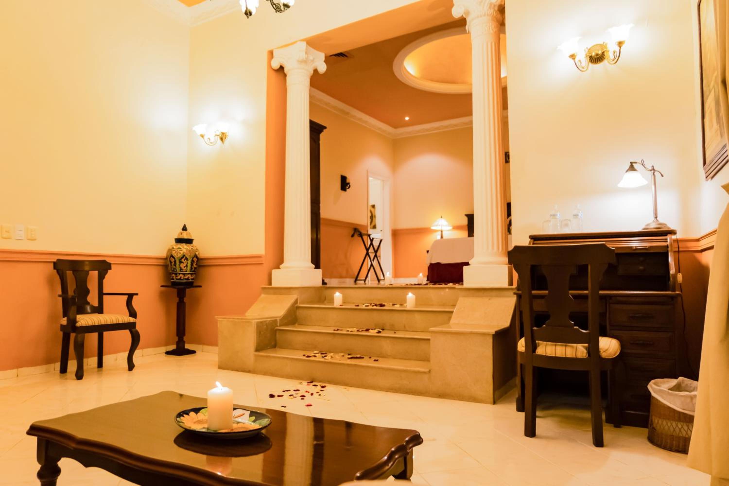 Master Suite with One King Bed & Spa Bath - Garden View - Photo 2