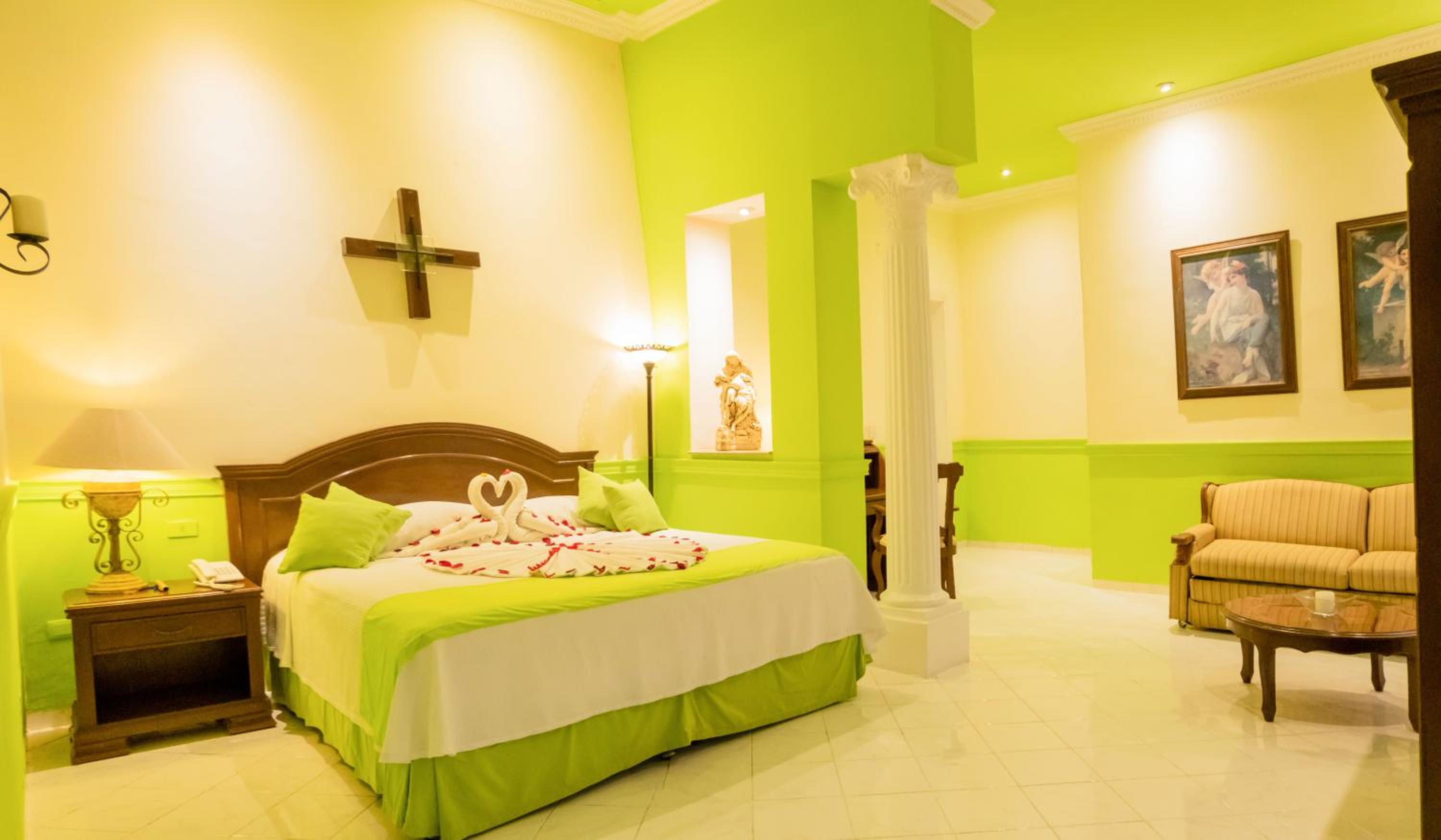 Junior Suite with one King Bed & Spa Bath - Garden View - Photo 1