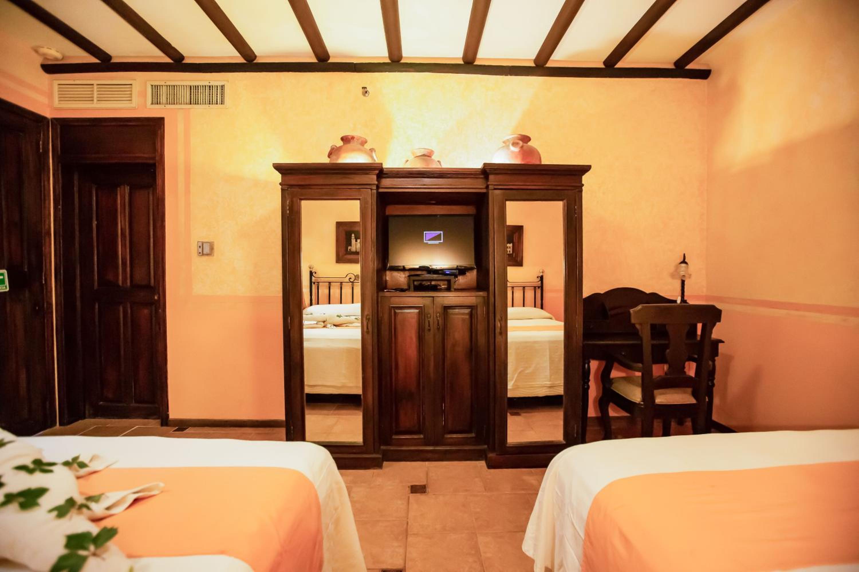 Standard Two Double Beds Room - Photo 11