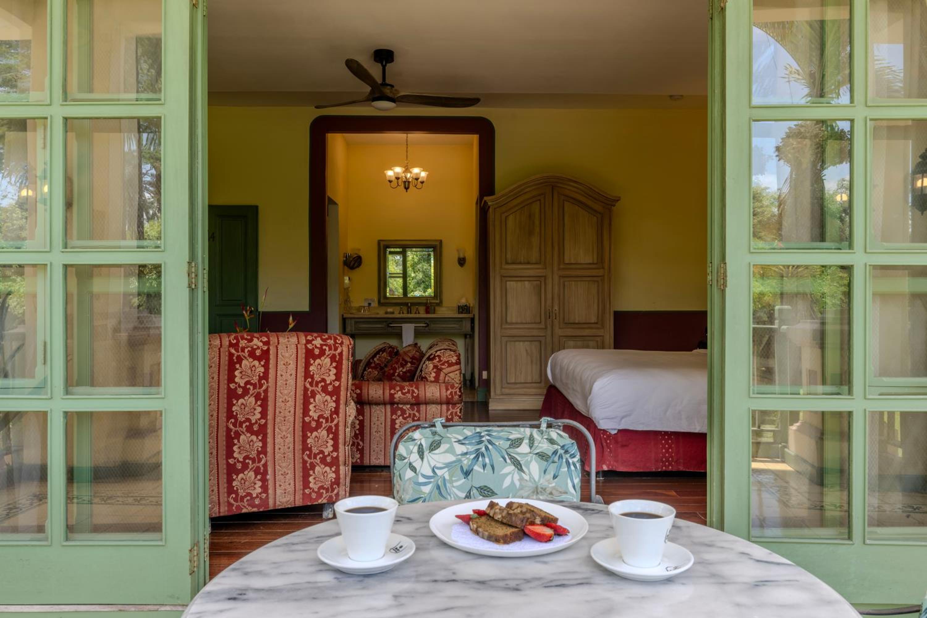 Suite - Photo 8