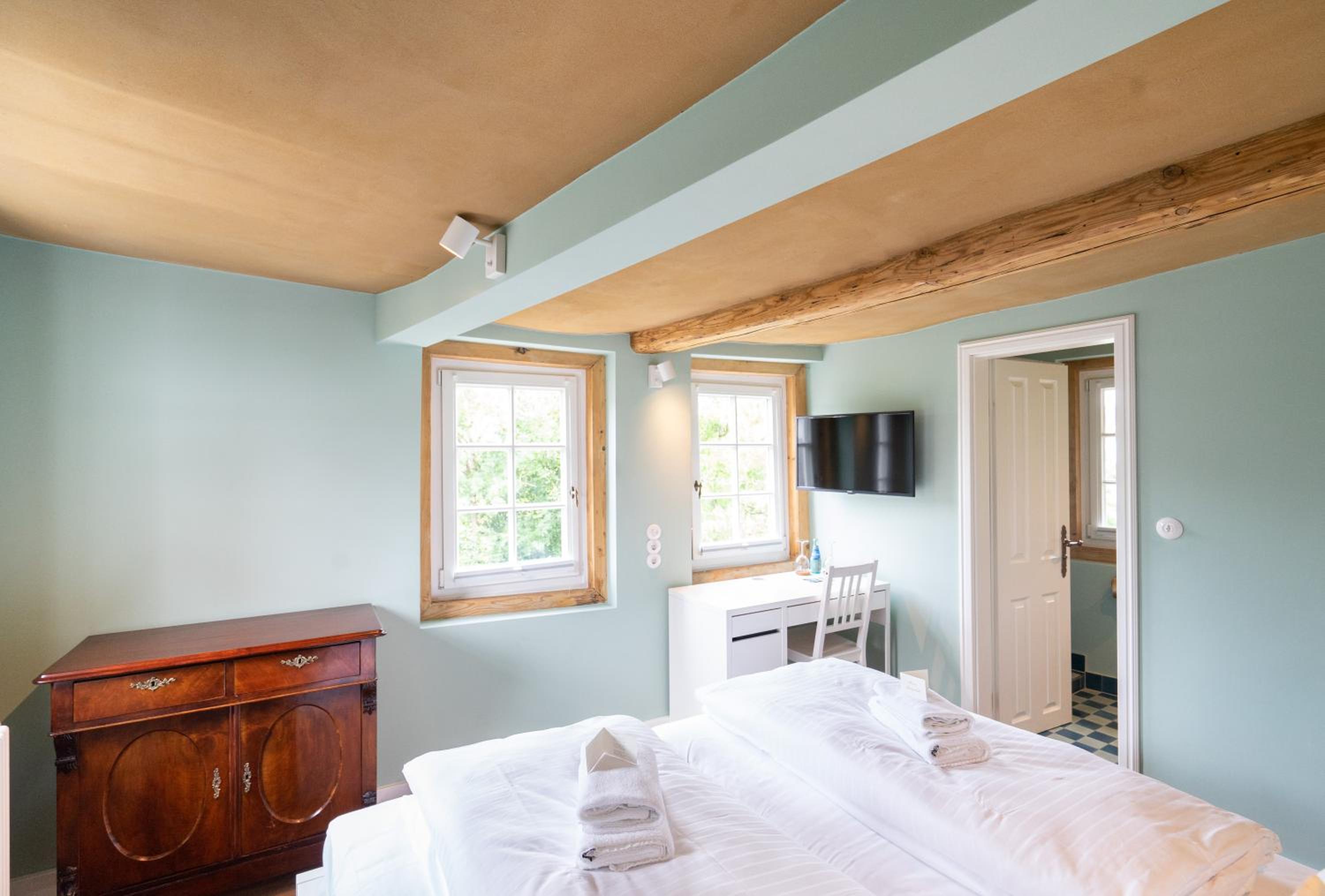 King Room with Lake View photo 2