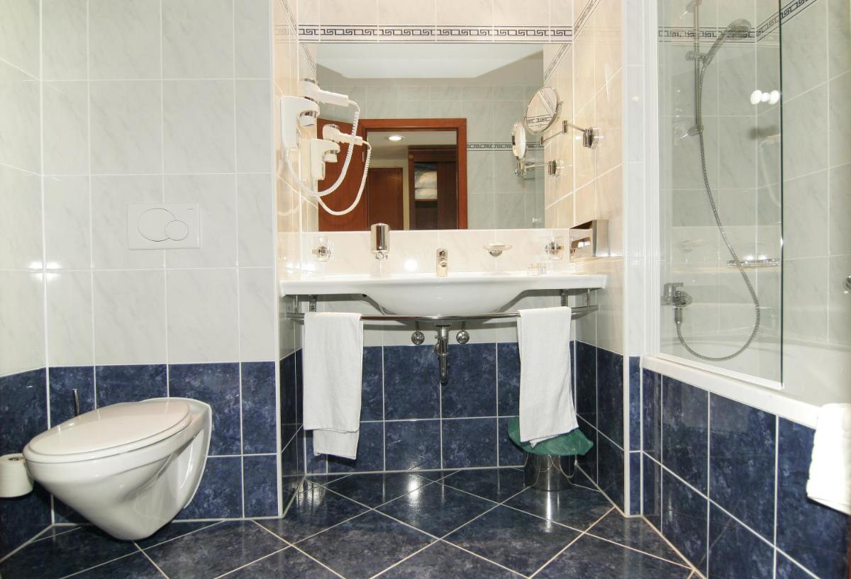 Superior Double or Twin Room with Balcony and Sea View photo 3