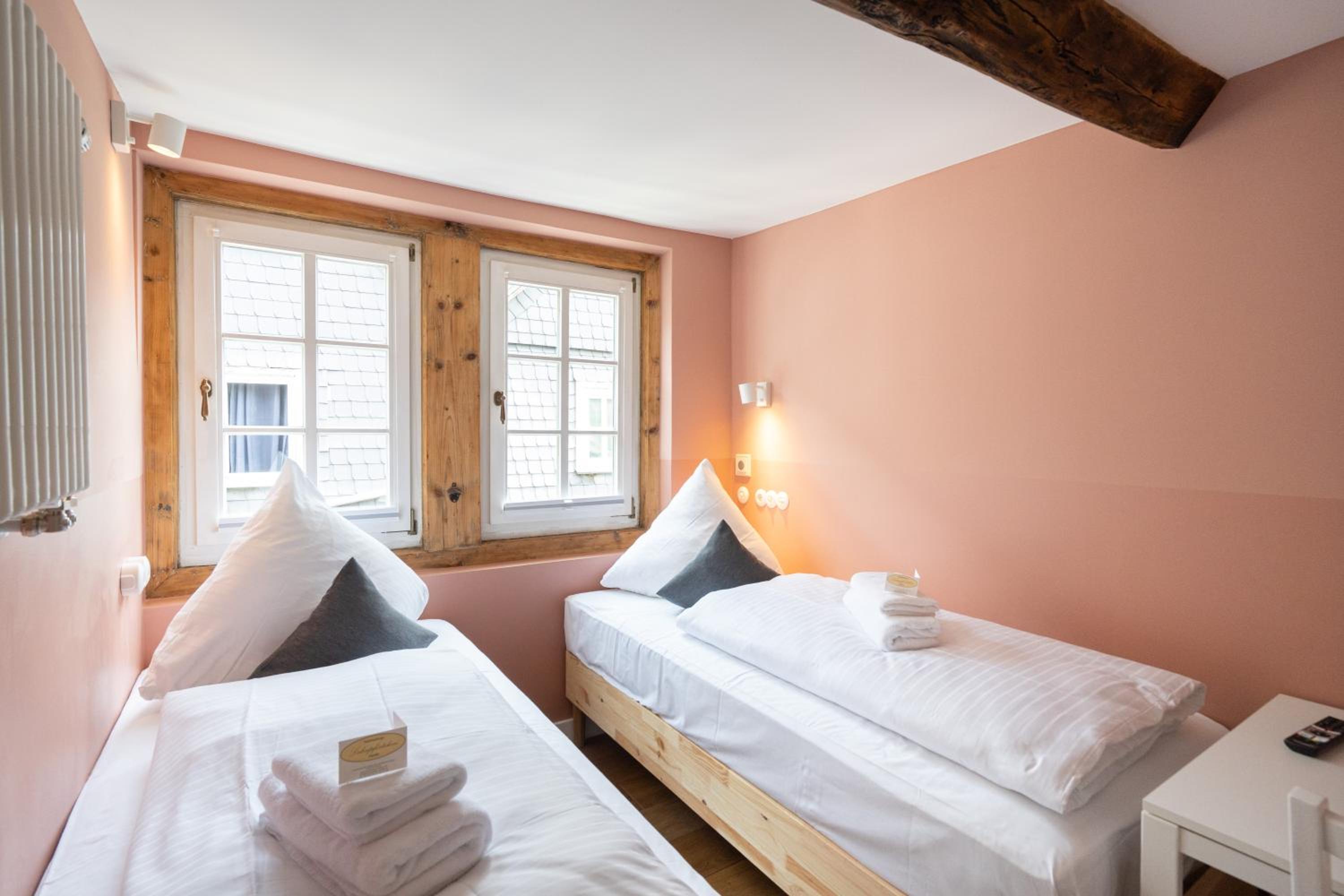 Twin Room with Private Bathroom photo 1