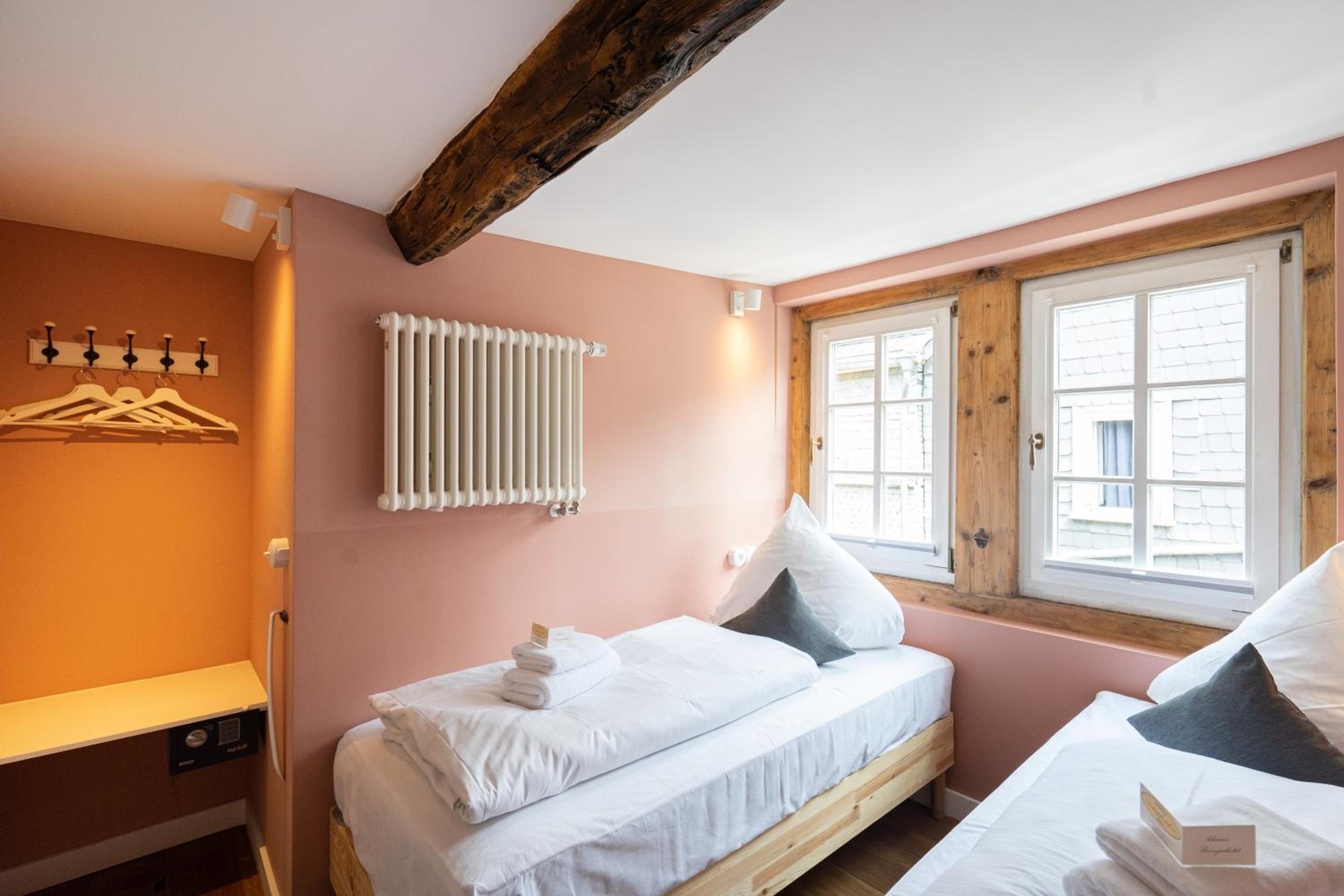 Twin Room with Private Bathroom photo 3