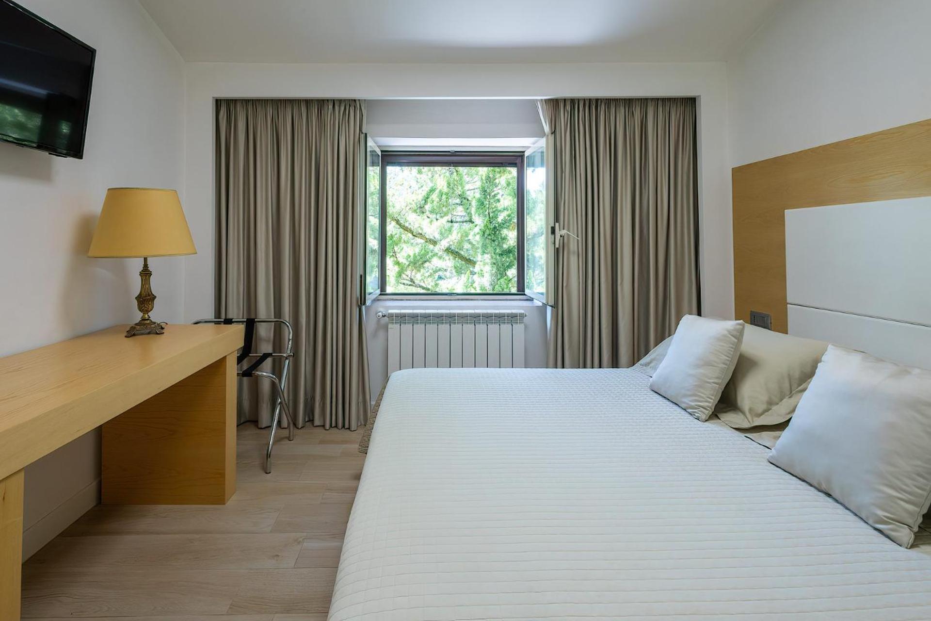 Double Room - Photo 9