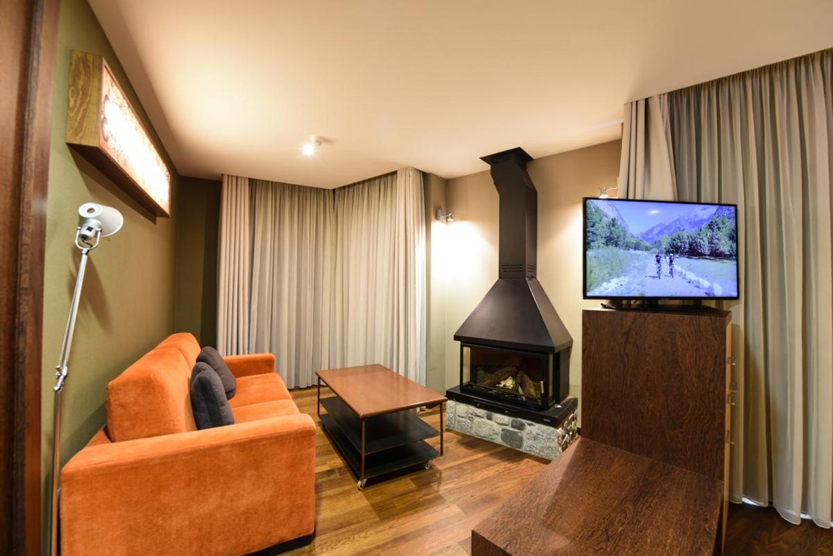 Junior Suite with Fireplace - Photo 1