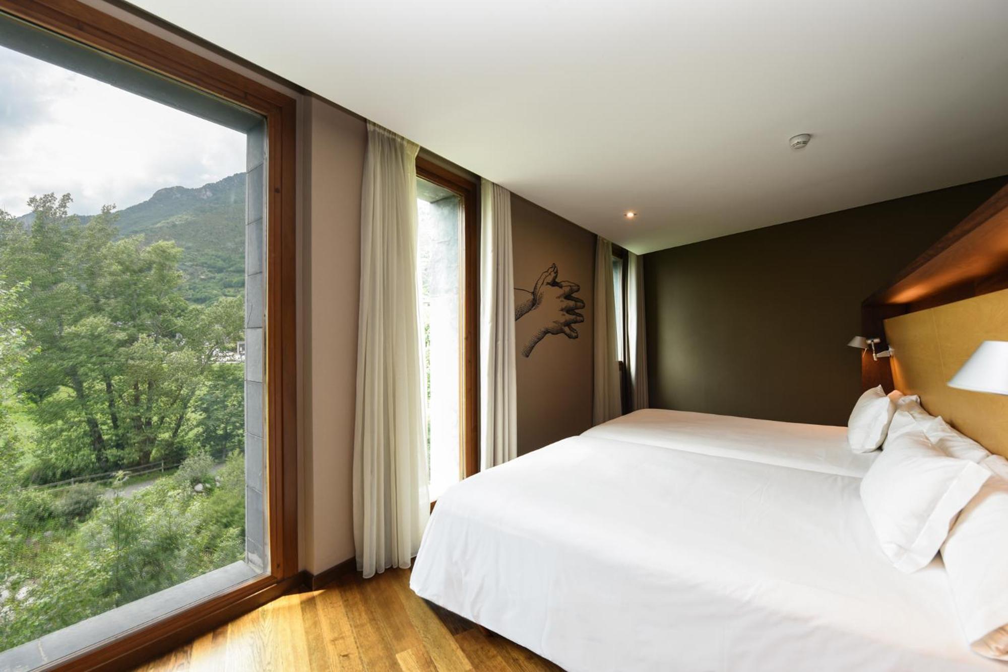 Junior Suite with Fireplace - Photo 5