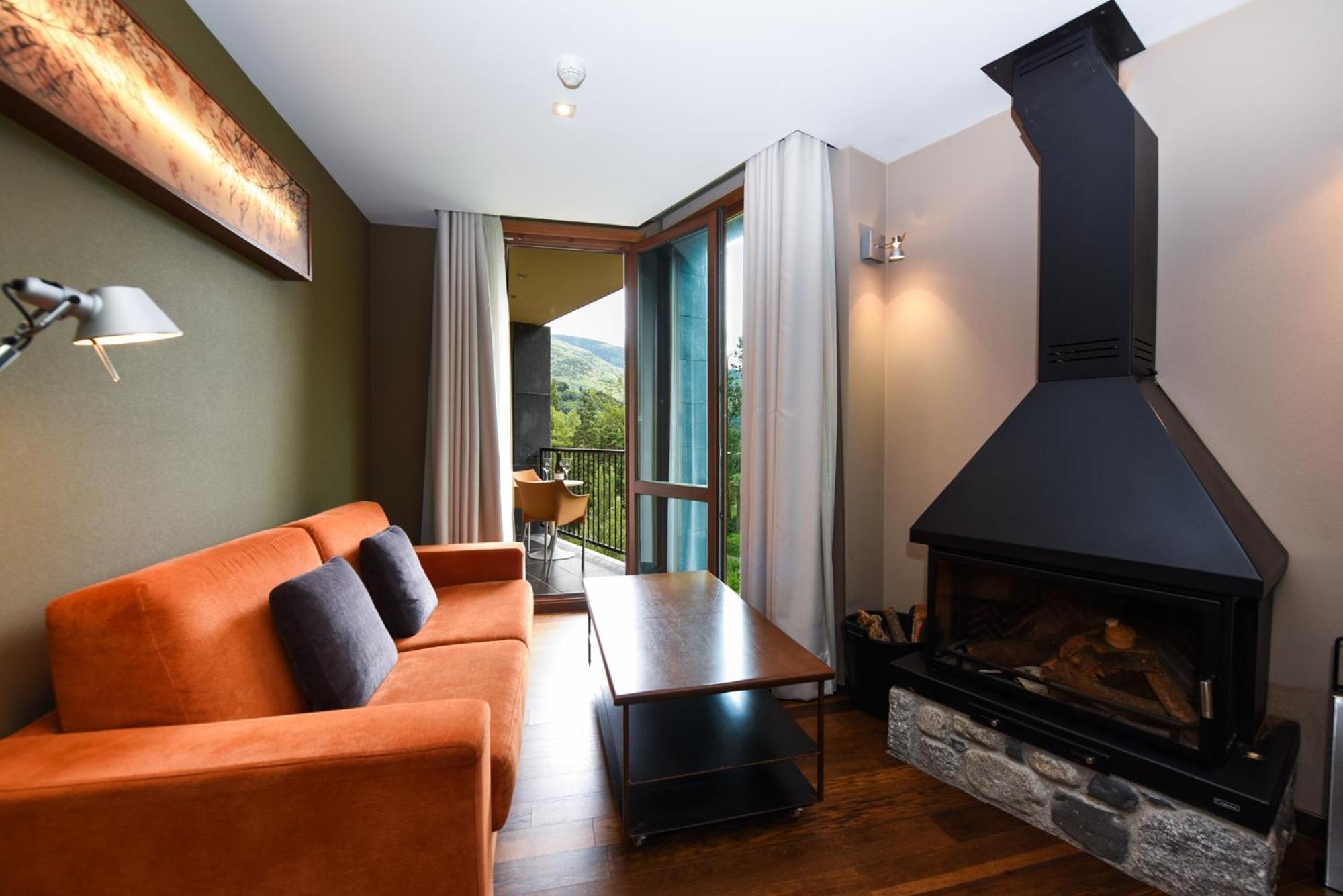 Junior Suite with Fireplace - Photo 7