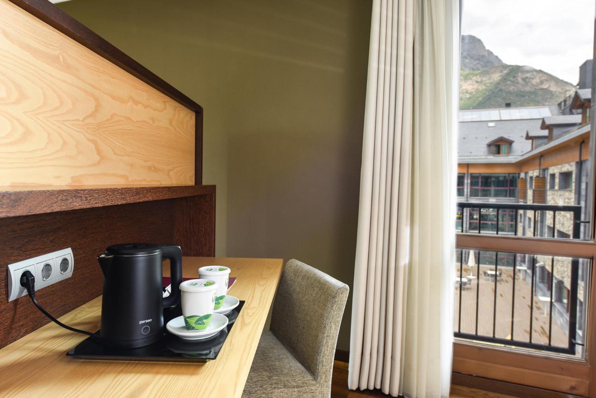 Junior Suite with Fireplace - Photo 9