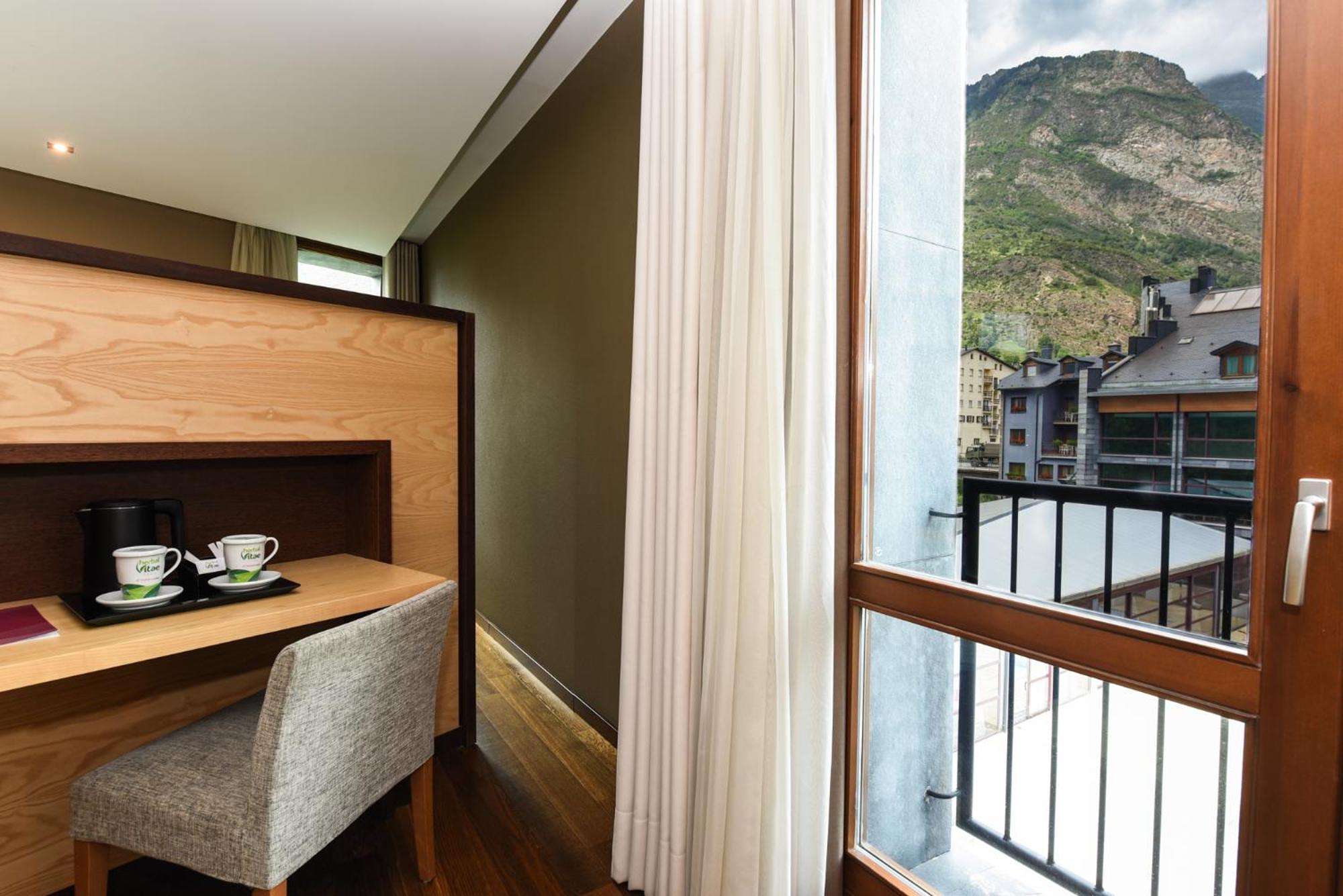 Junior Suite with Fireplace - Photo 10
