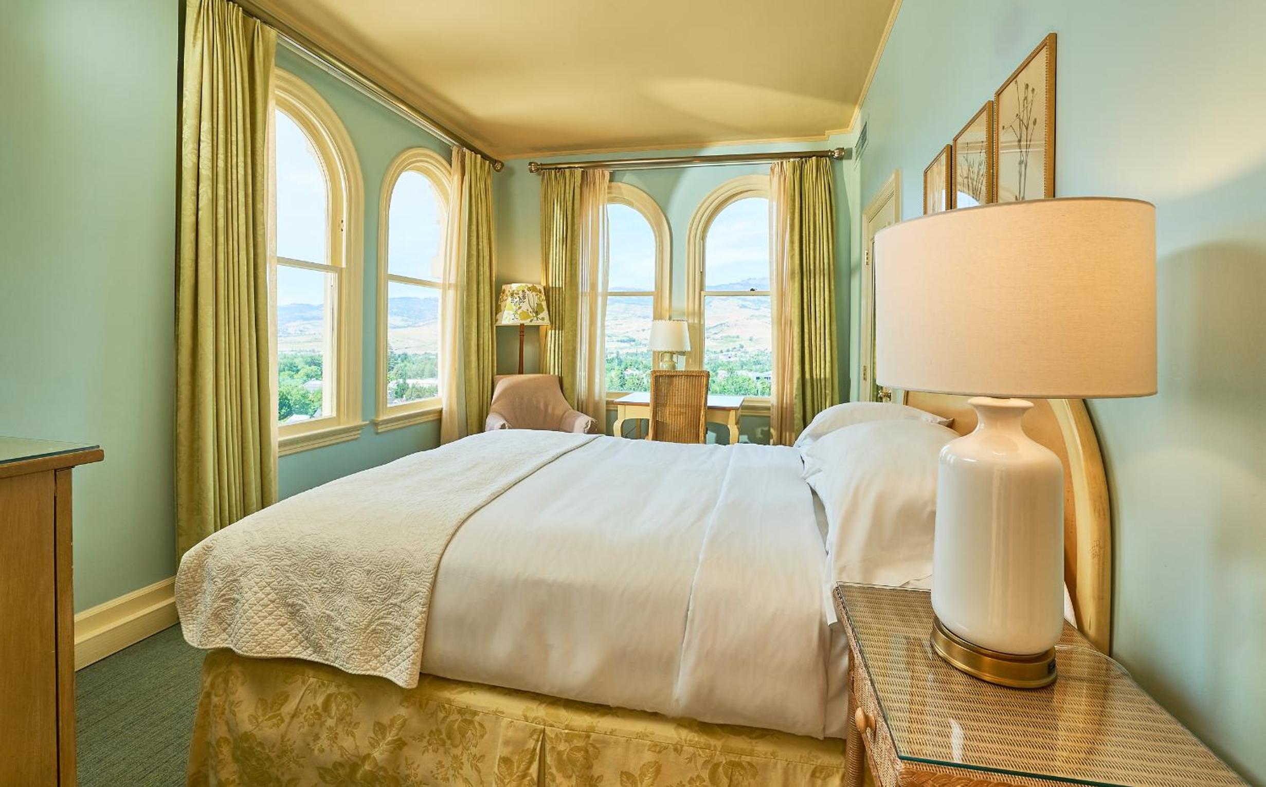 Deluxe Queen Room