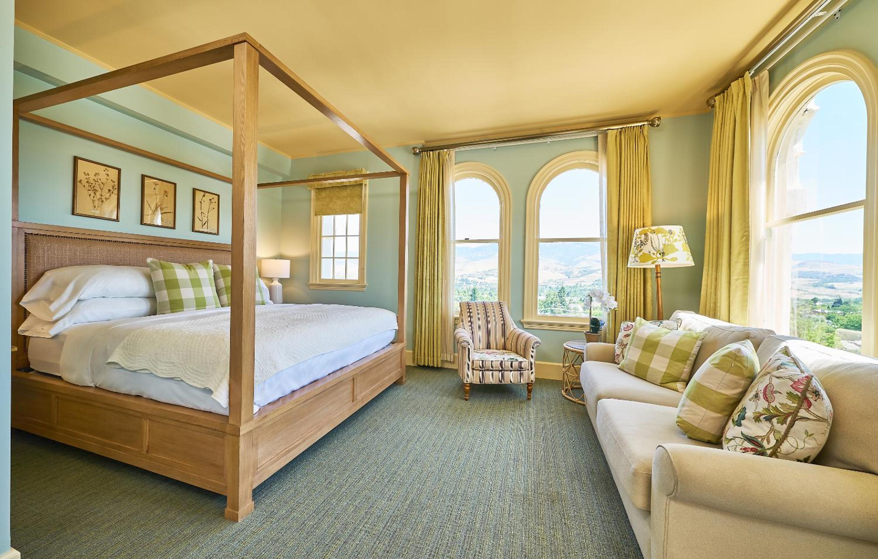 Deluxe King Room