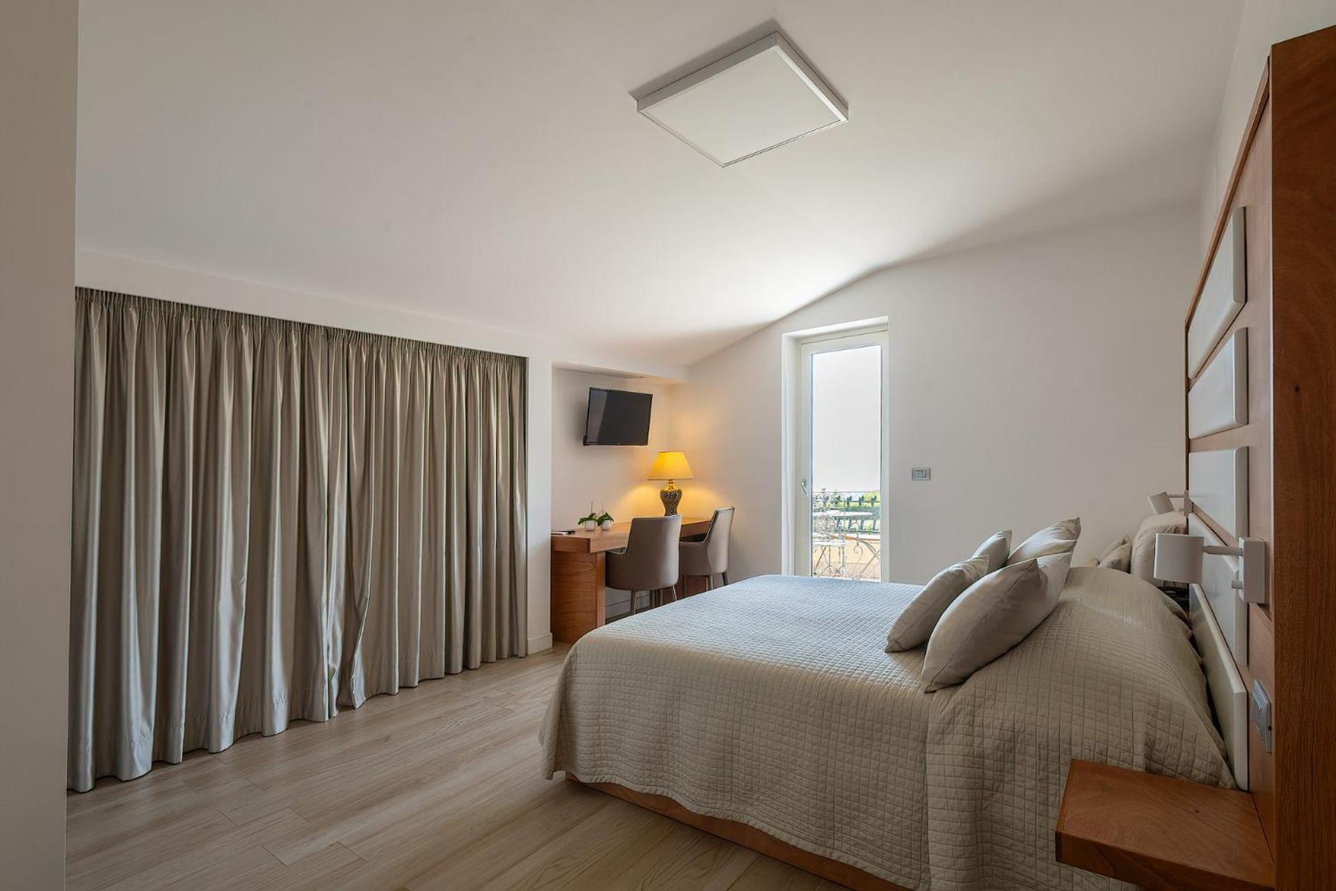 Deluxe Double Room - Photo 1