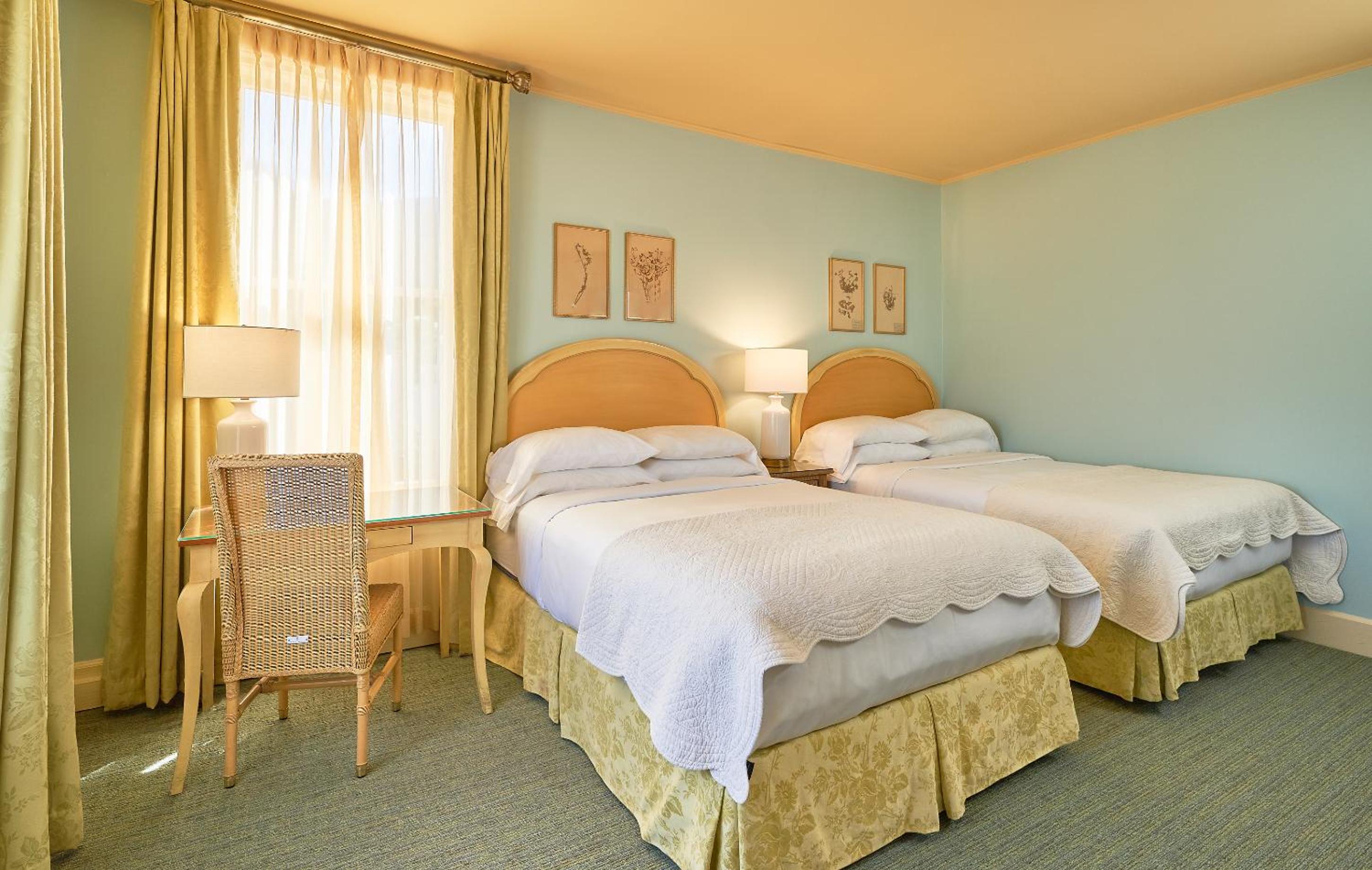 Double Room with Two Double Beds - Photo 2
