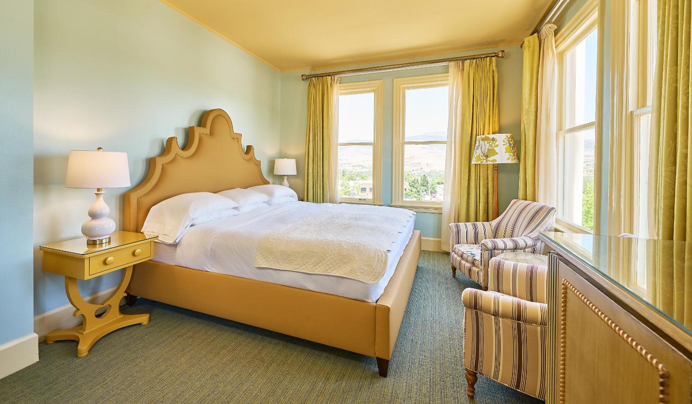 Deluxe King Room photo 1
