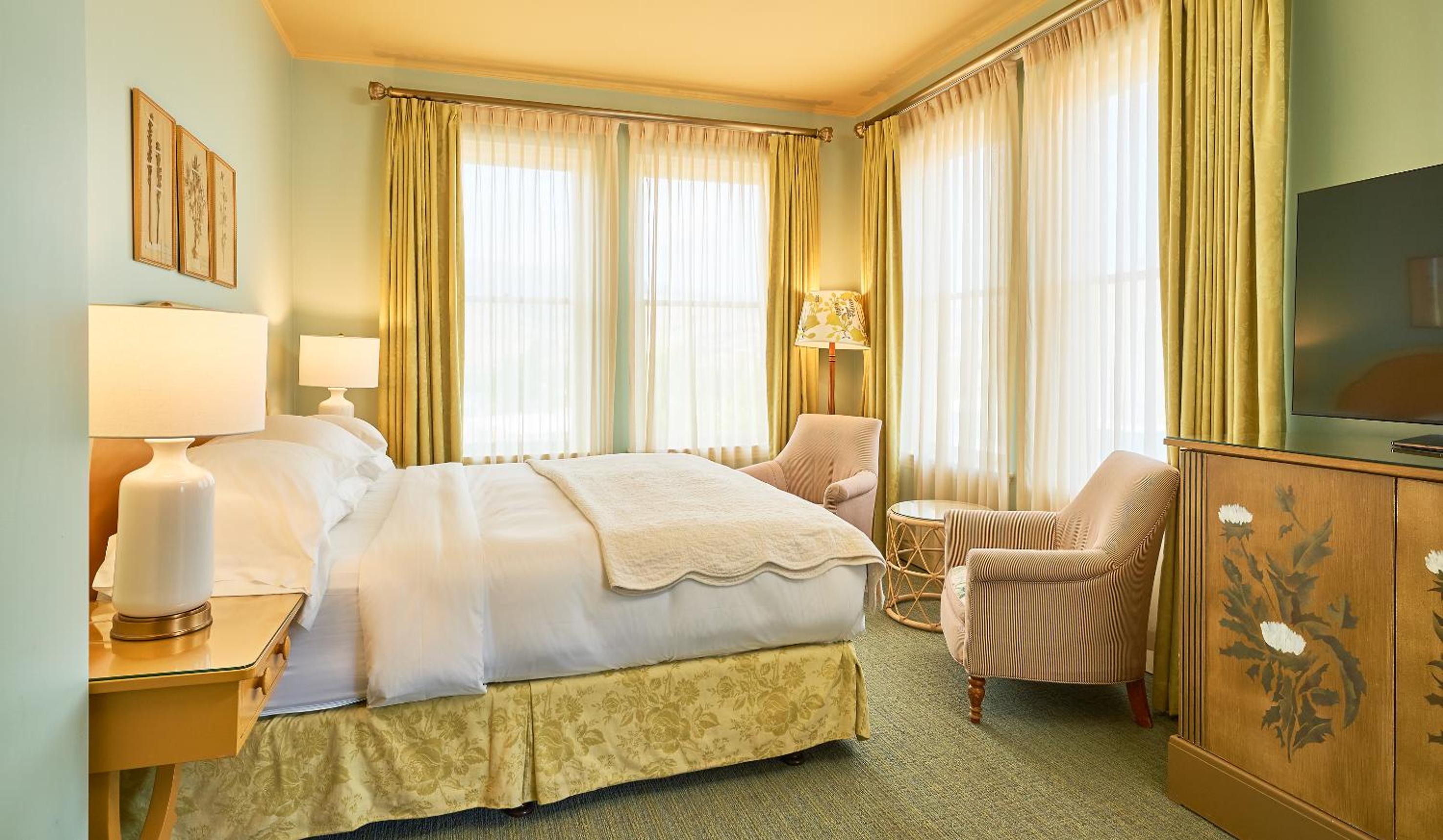 Deluxe King Room photo 3