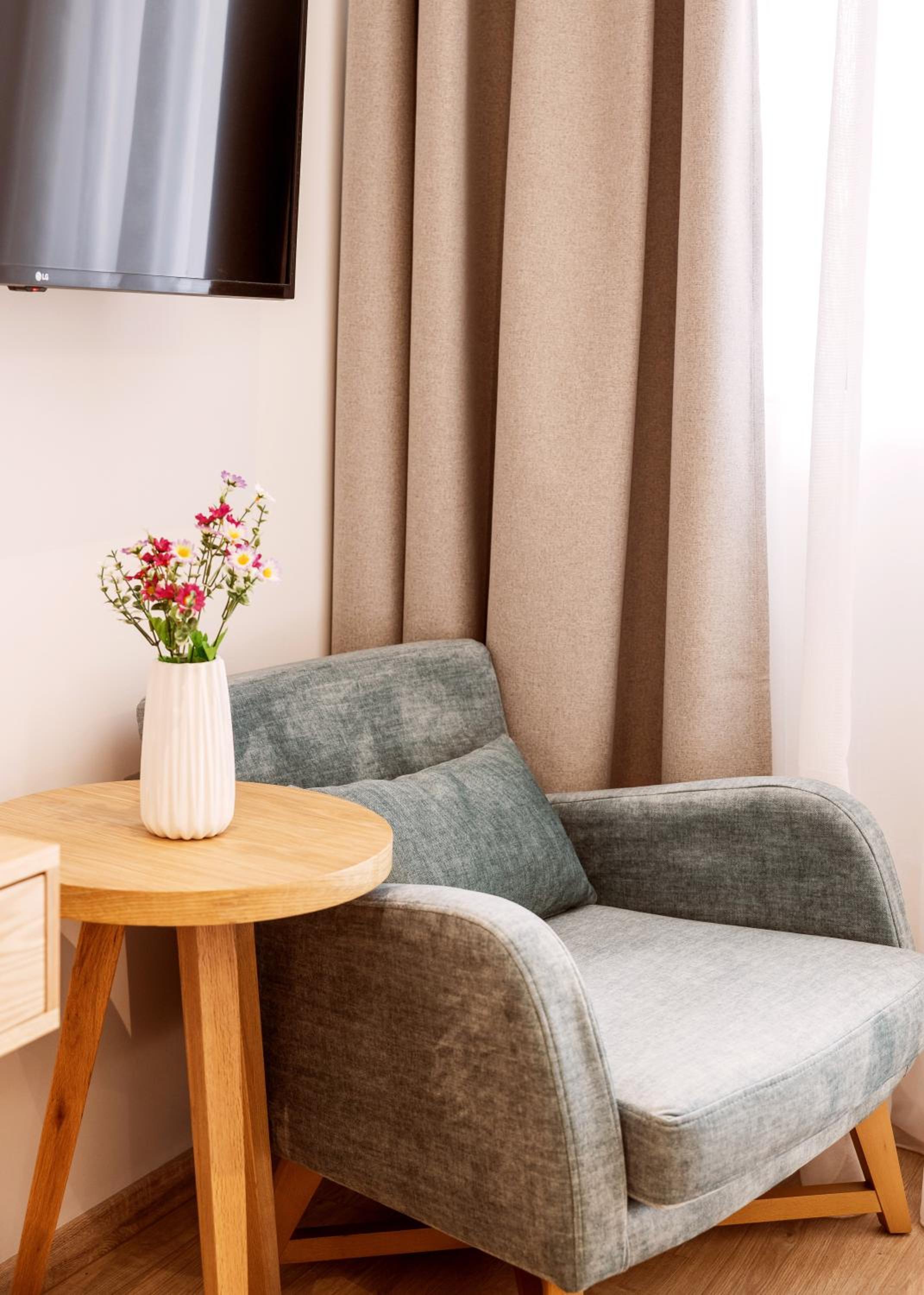 Superior Double or Twin Room with Balcony and City View photo 3
