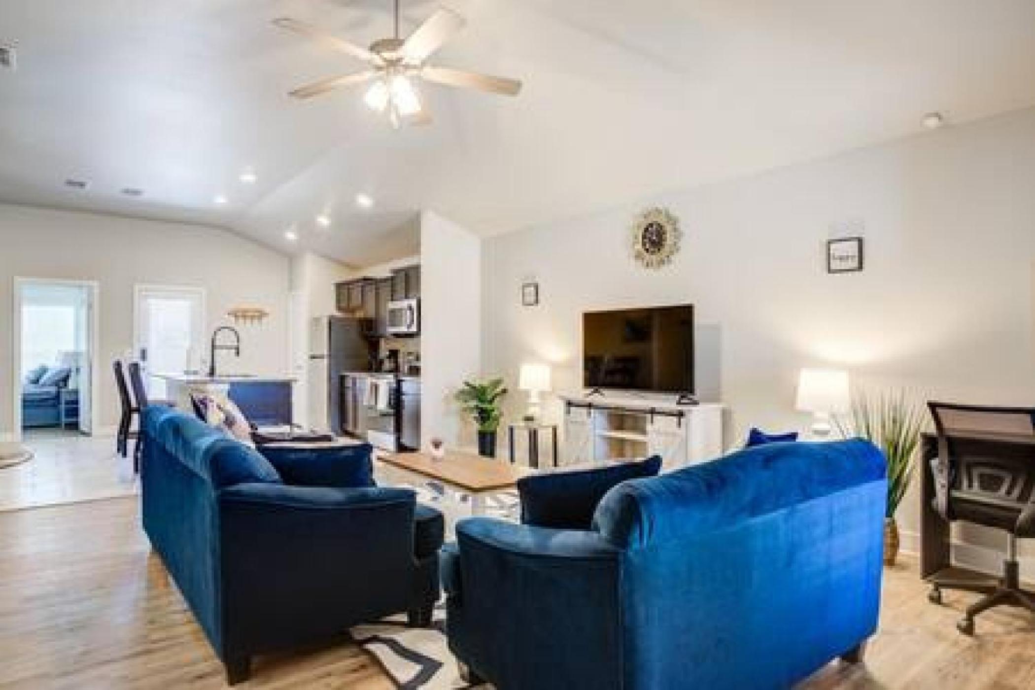 Three-Bedroom House photo 3
