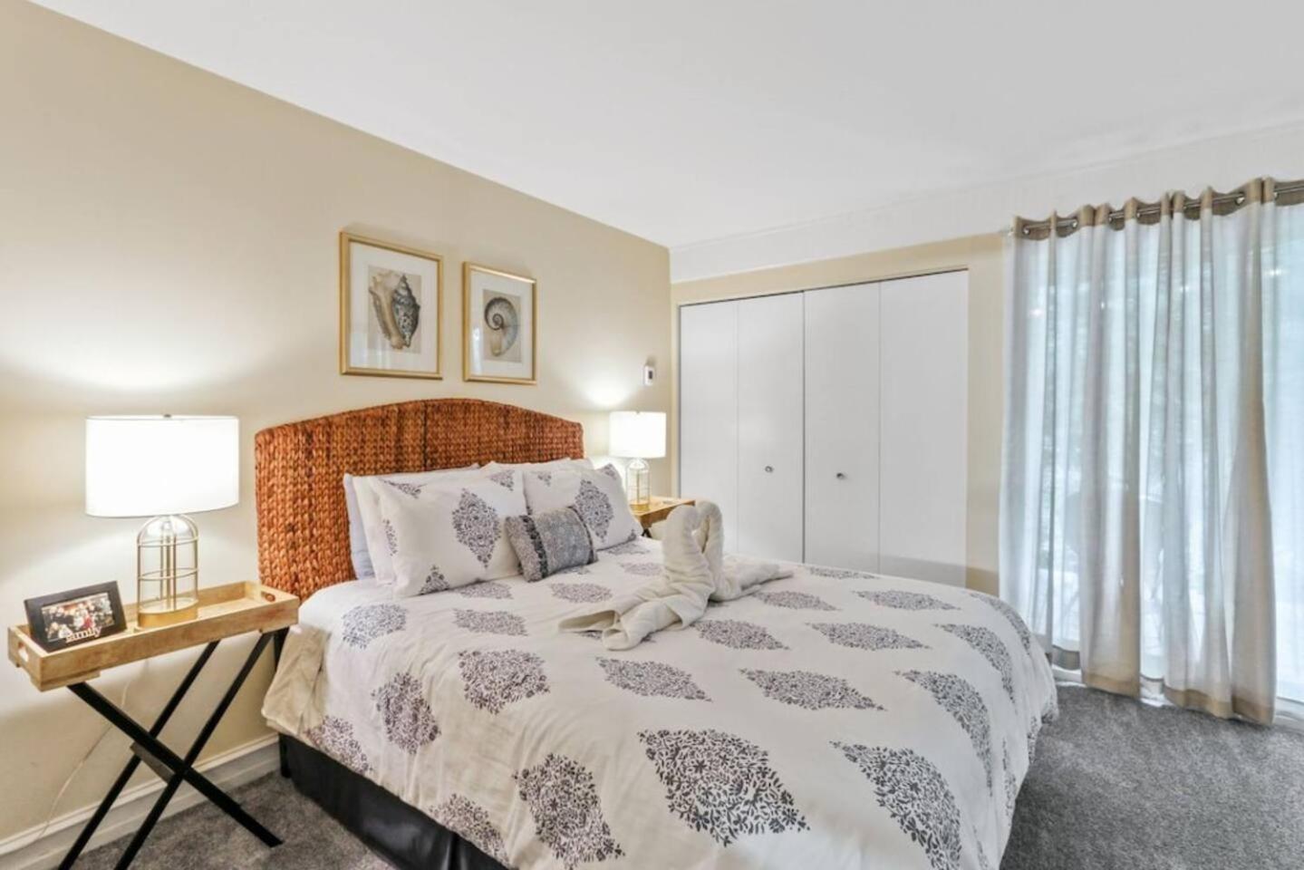 Two-Bedroom House photo 2