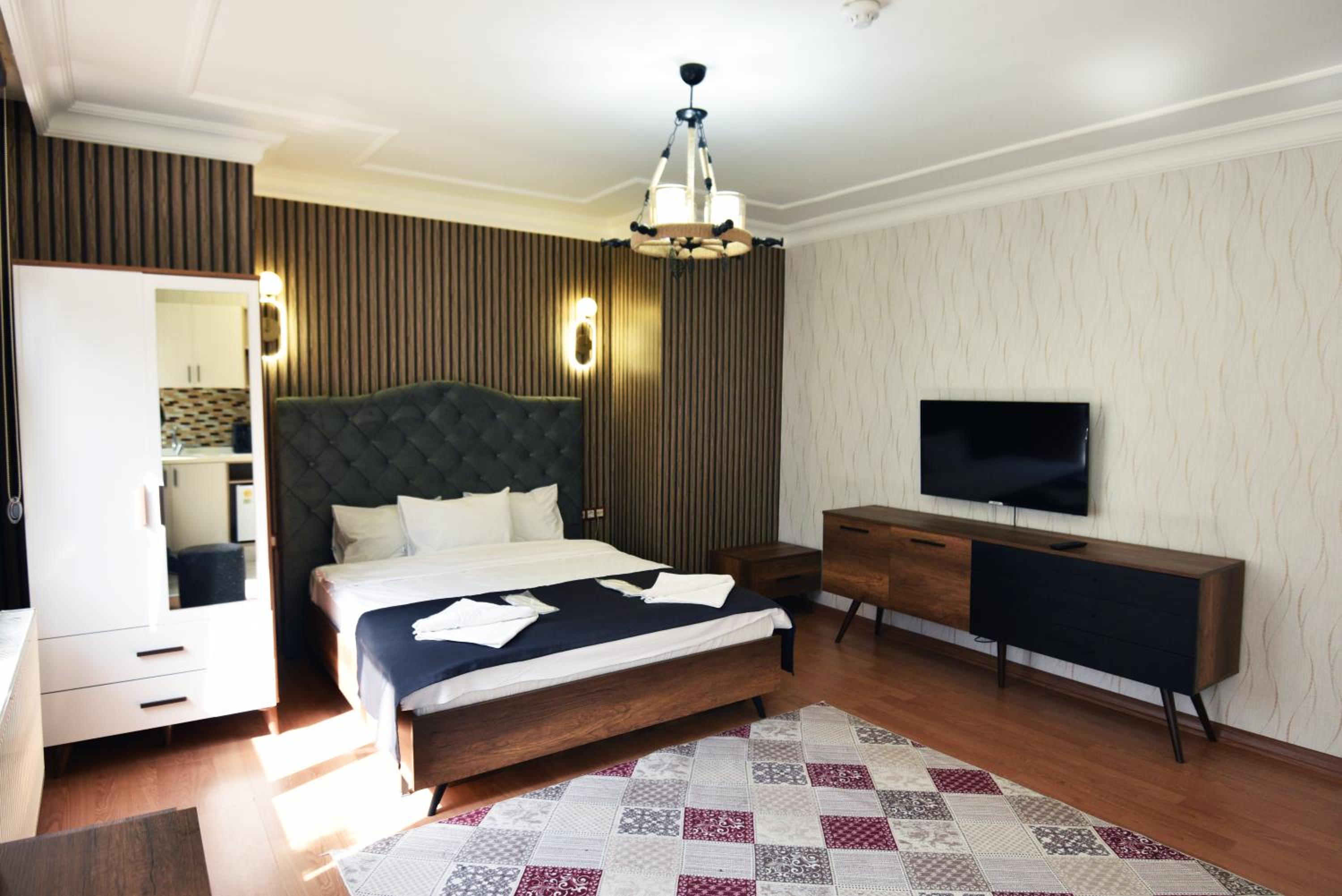 Deluxe Double Room (2 Adults + 1 Child) photo 2