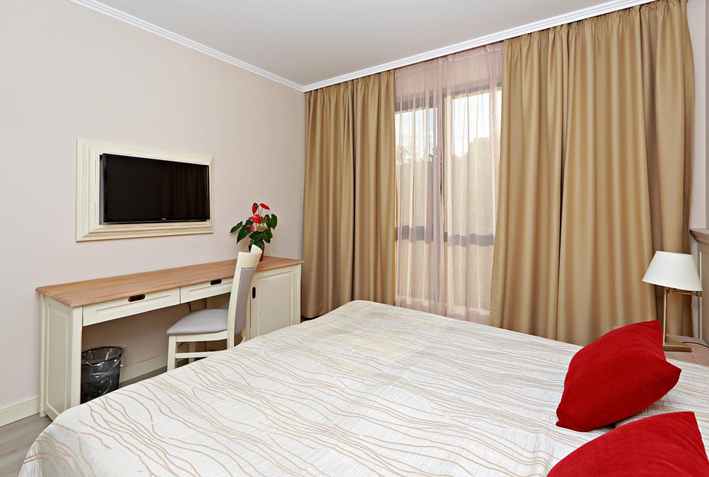 Classic Double Room with No Balcony photo 3