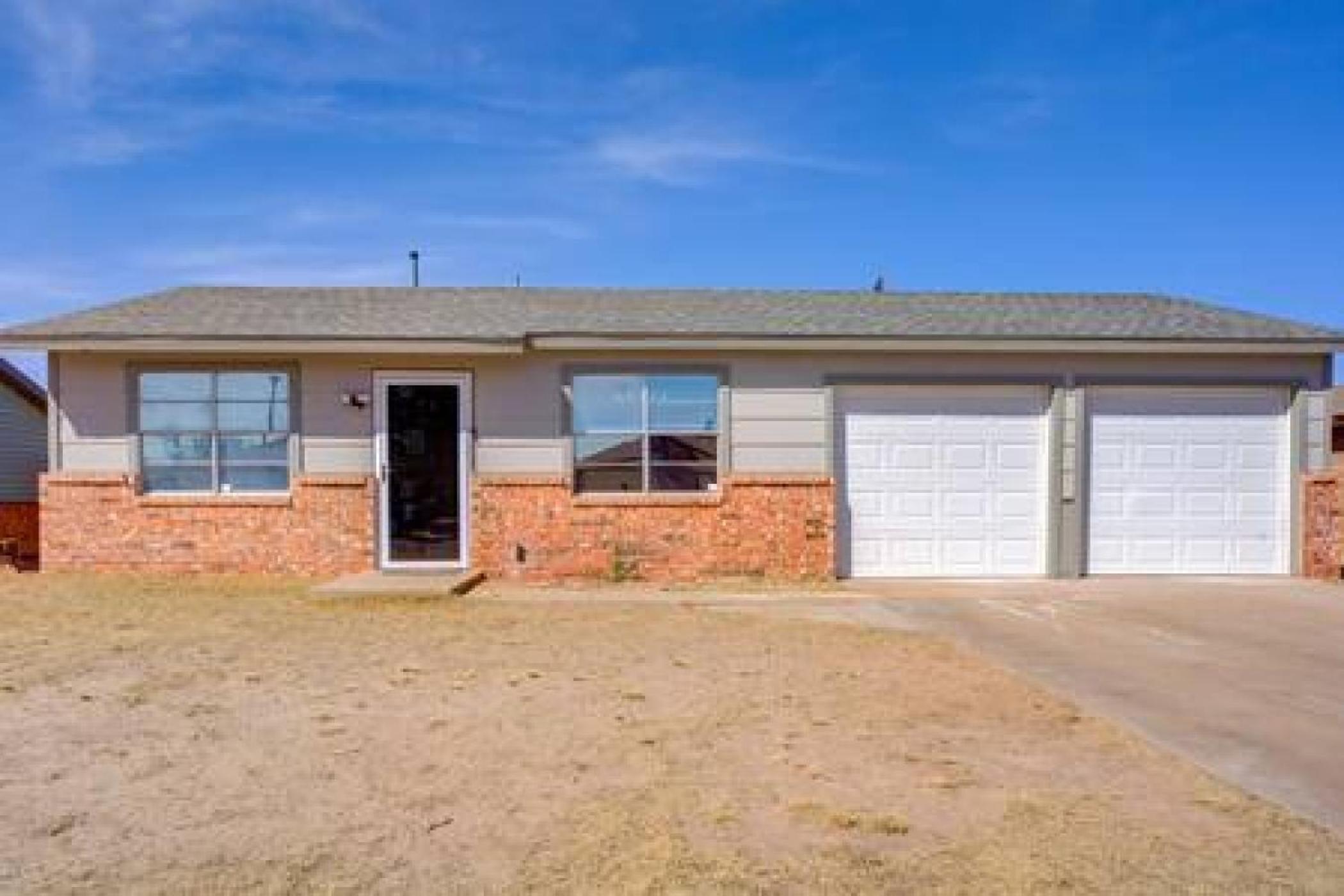 Three-Bedroom House photo 3