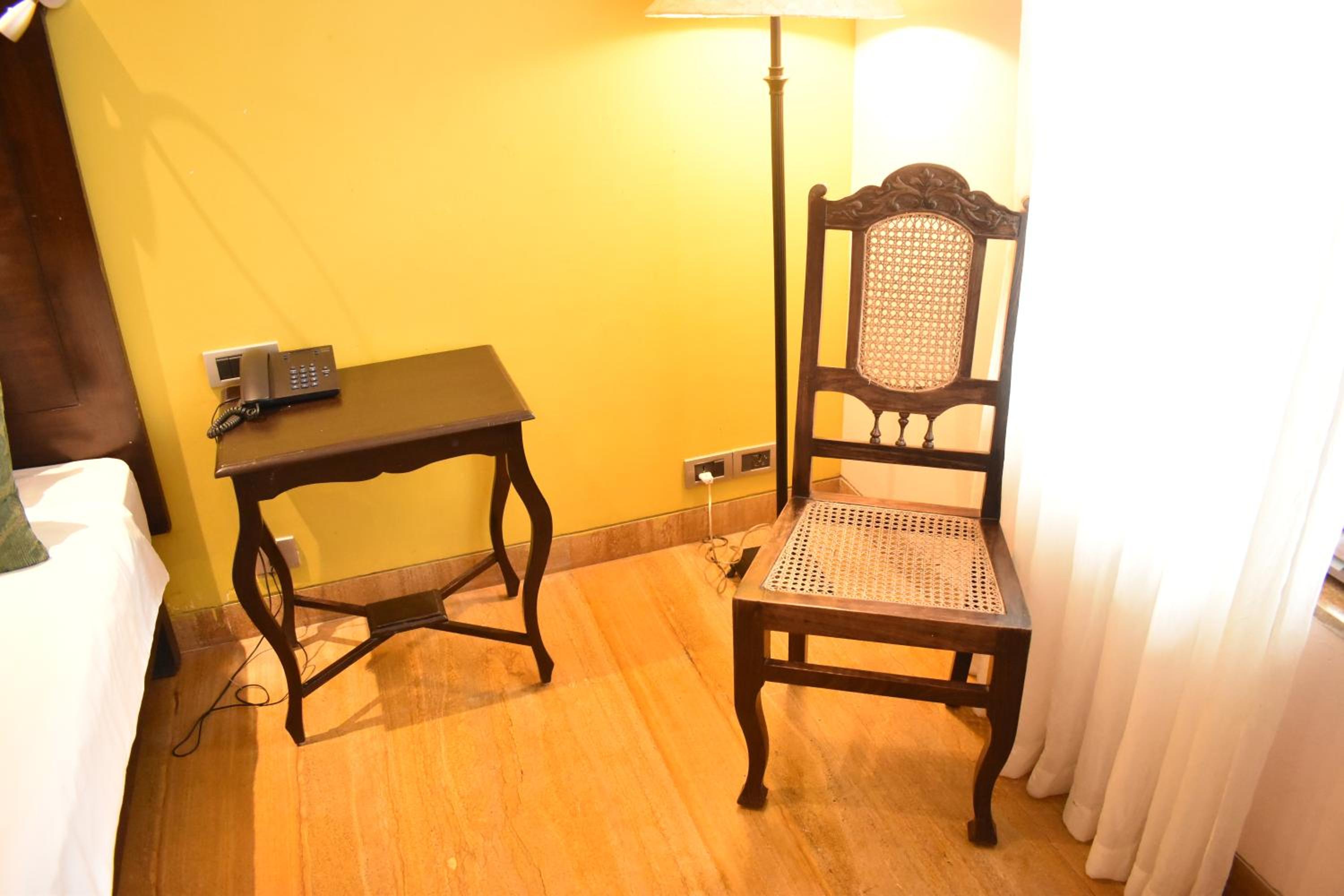 Courtyard Room twin Bed with bathtub - Photo 5