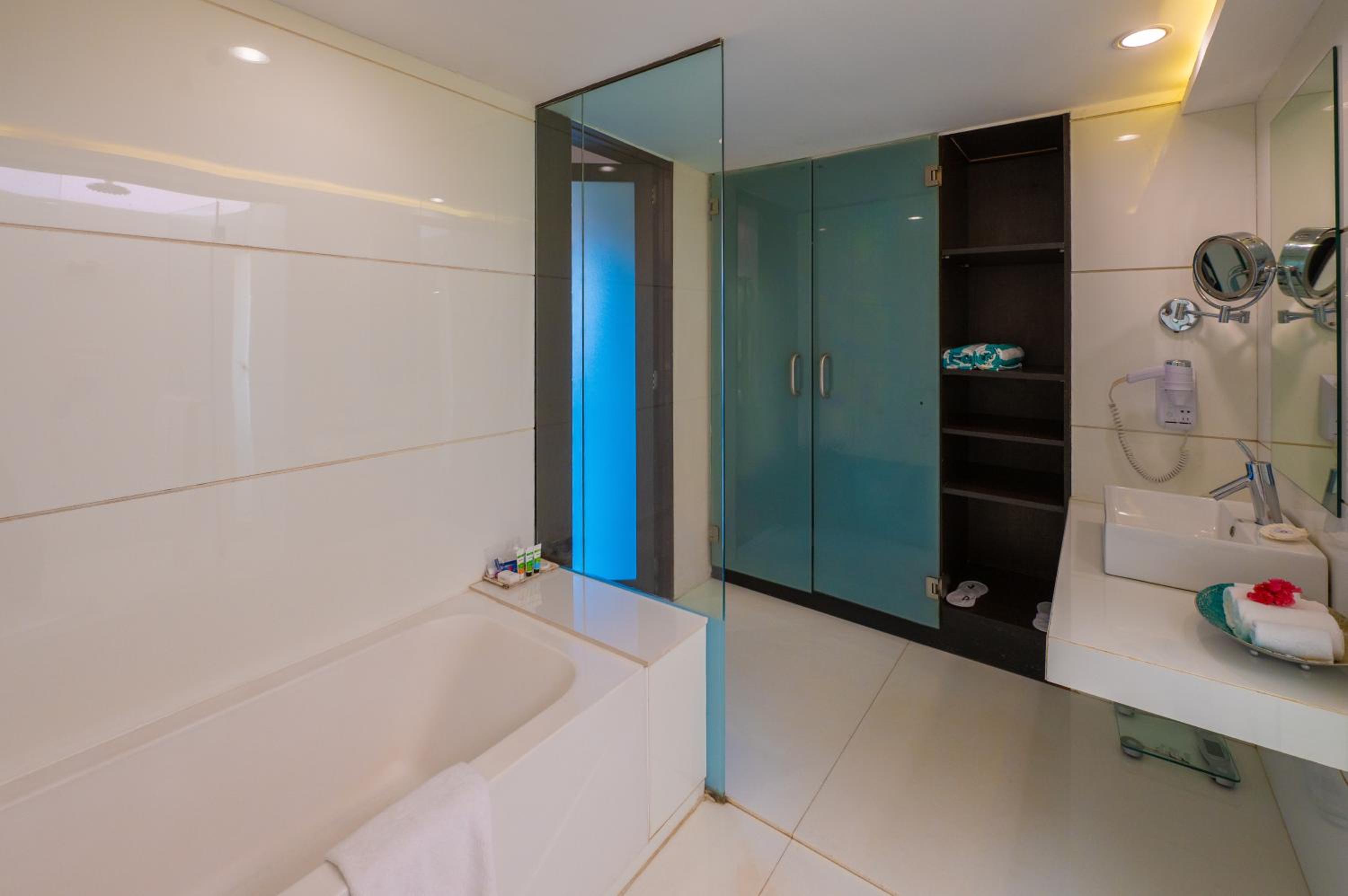 Presidential Suite with private pool photo 2