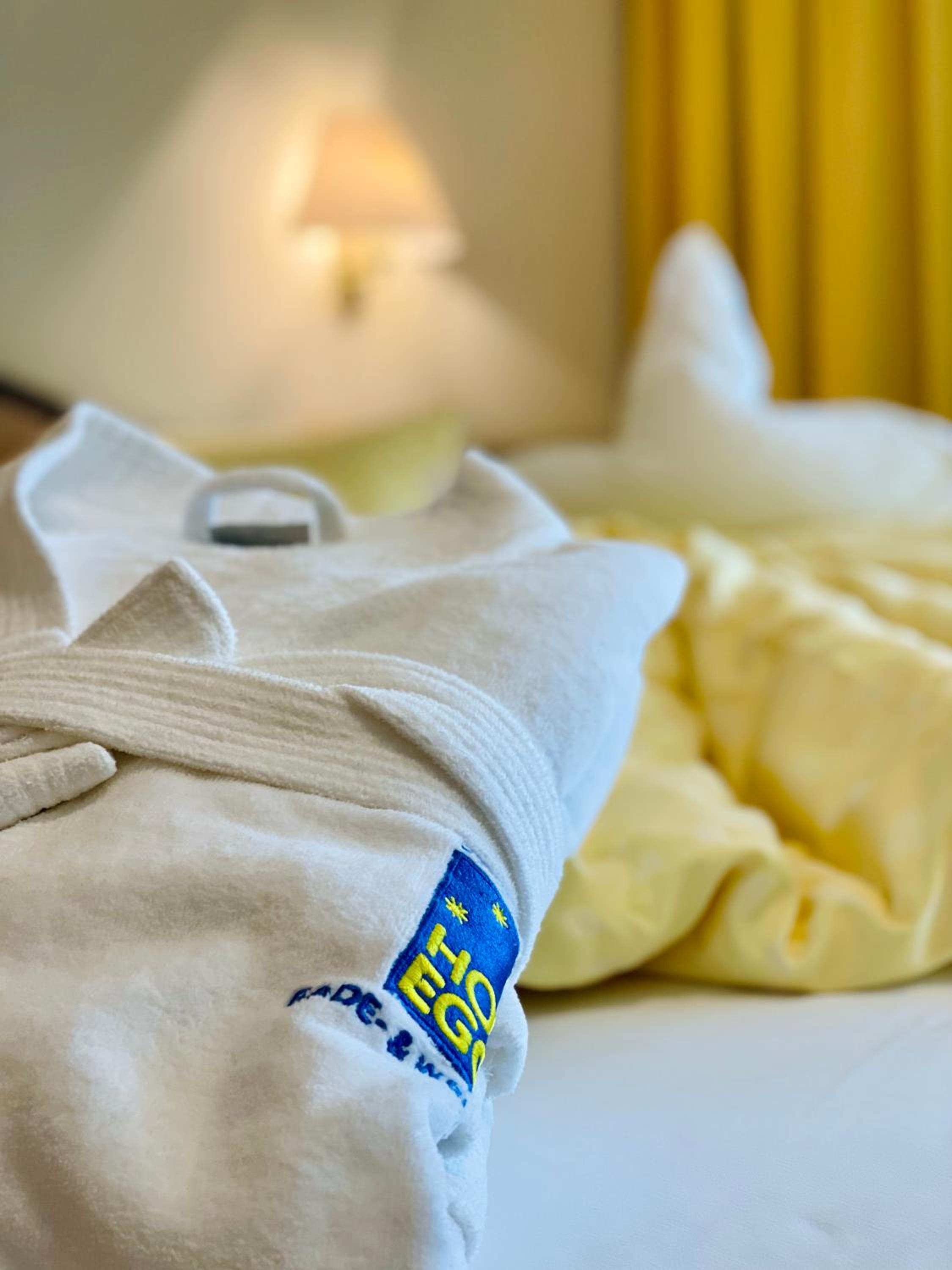 Deluxe Suite with Spa Bath