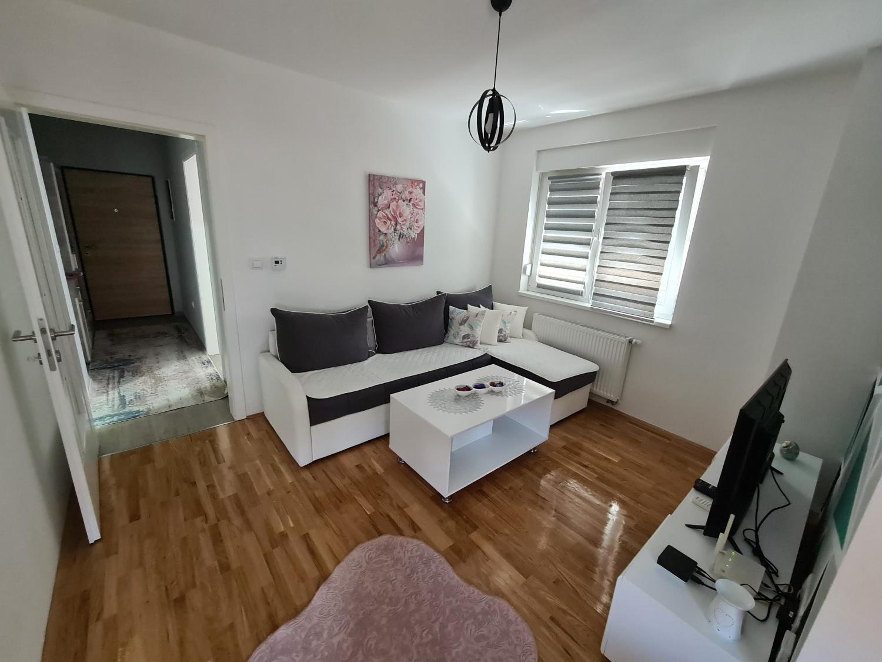 One-Bedroom Apartment photo 1
