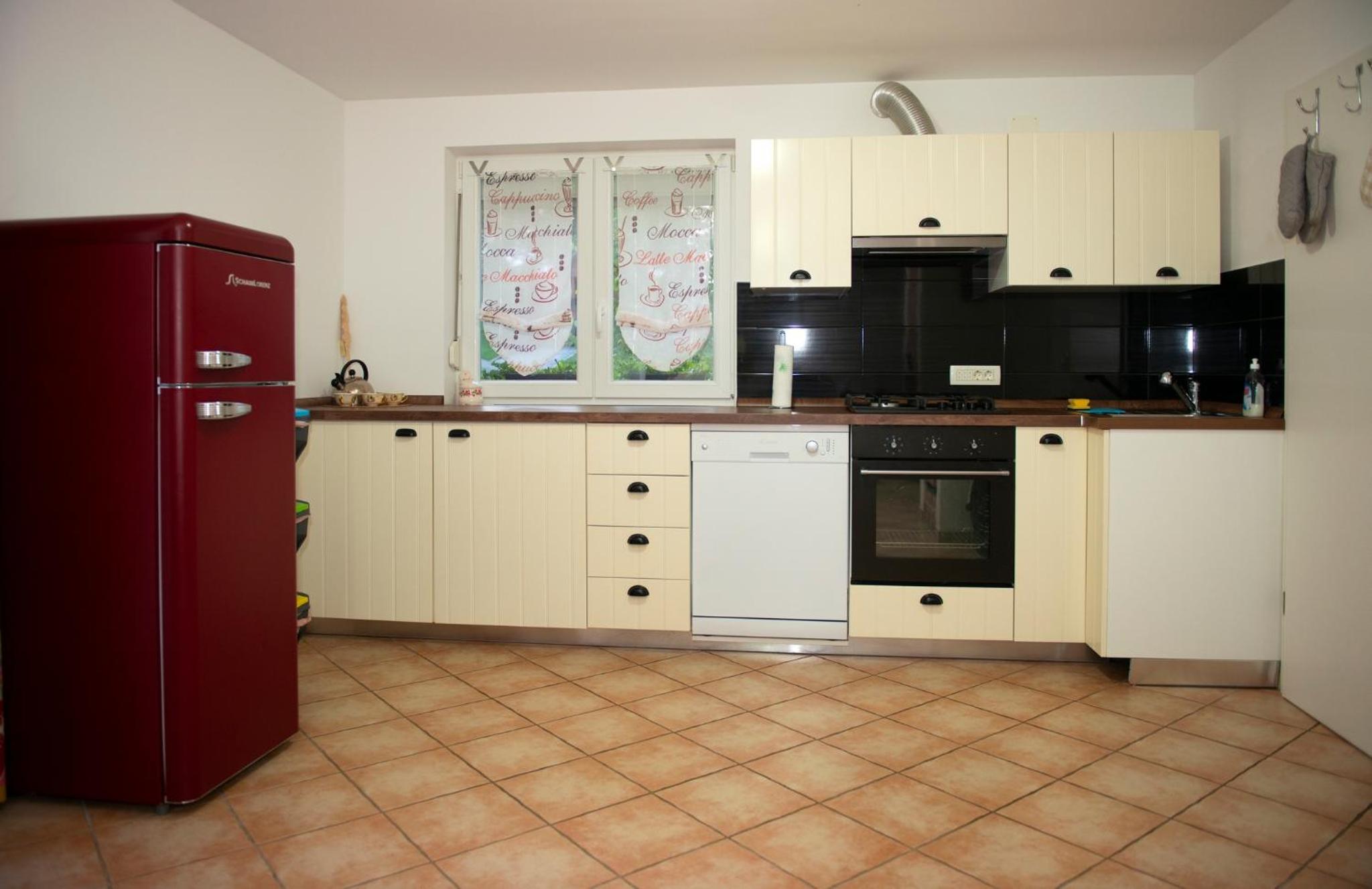 Apartment photo 2
