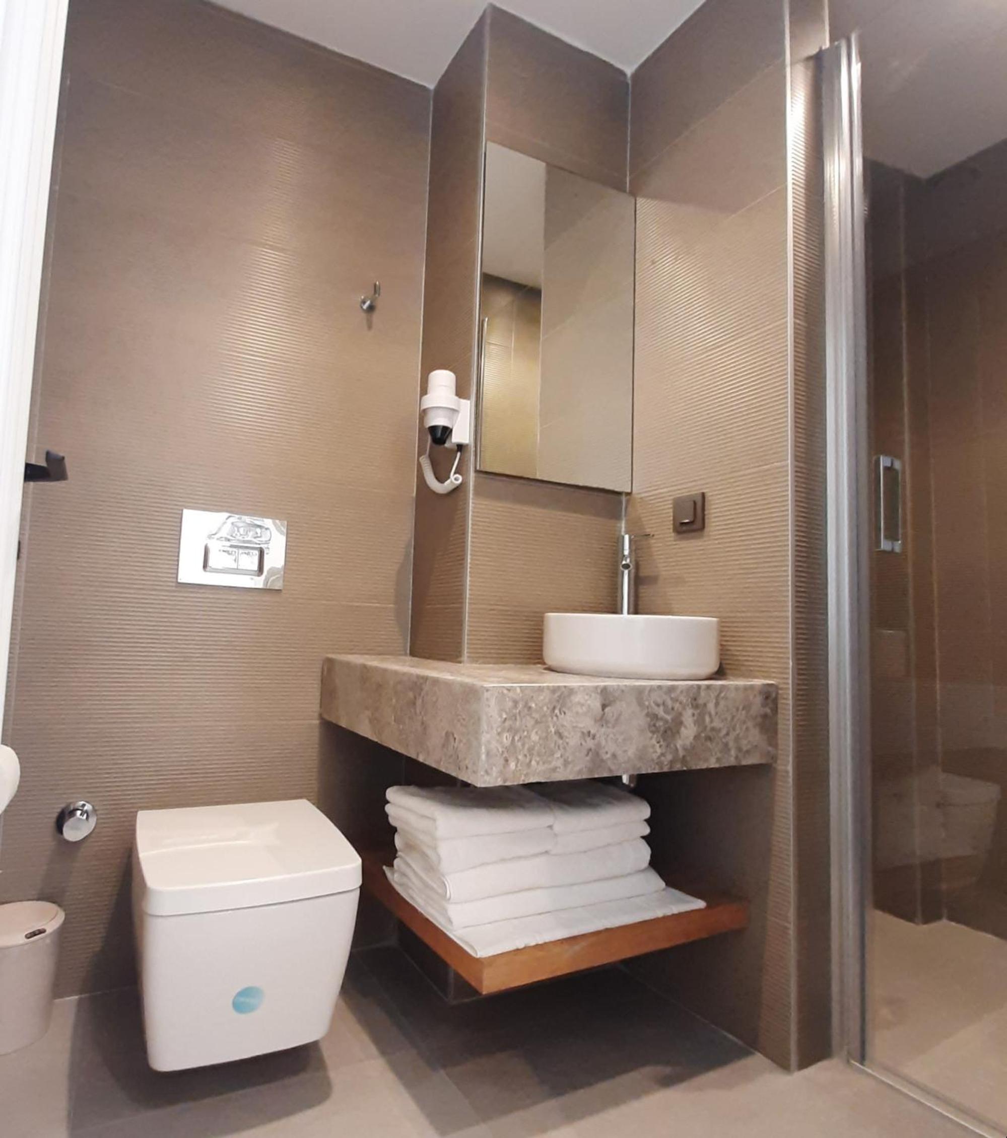 Budget Double Room photo 2