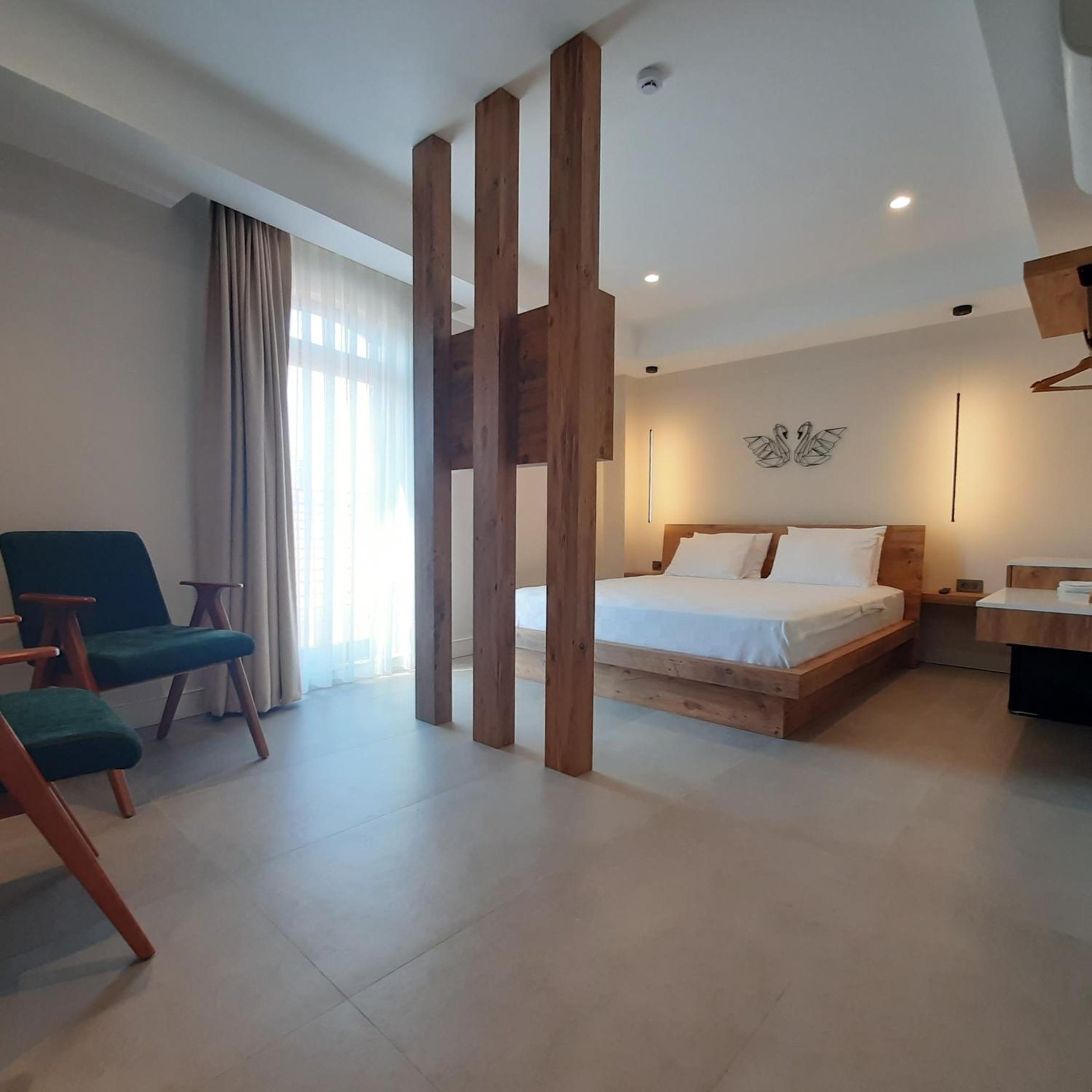 Deluxe King Room photo 1