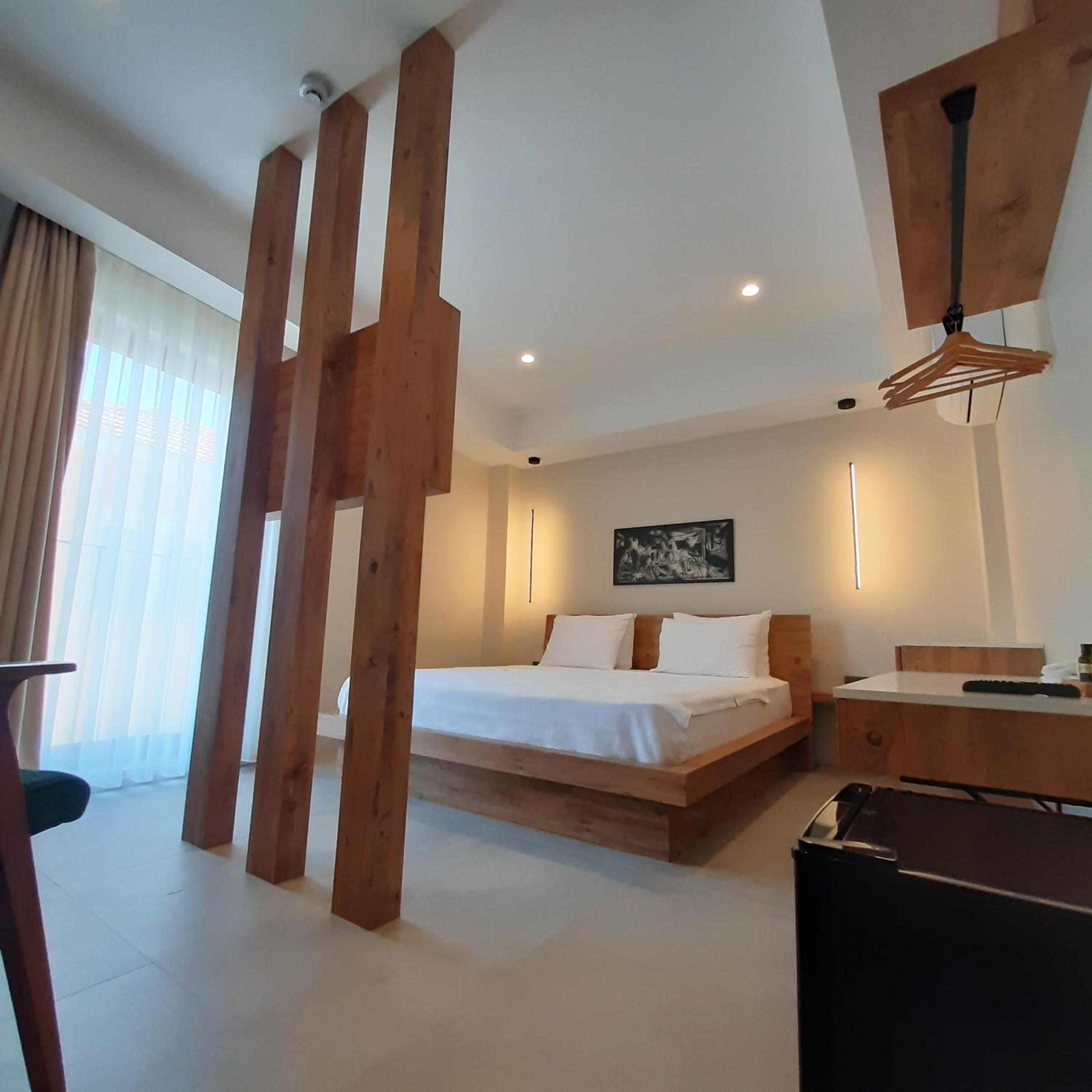 Deluxe King Room photo 2