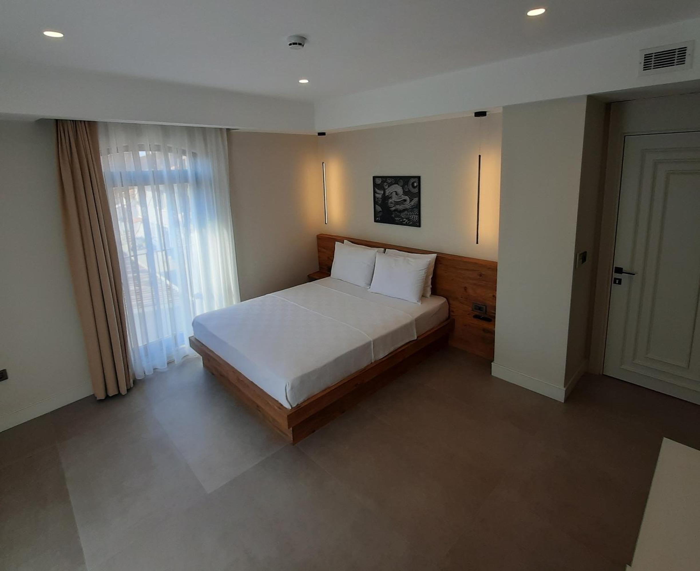 Basic Triple Room with Shared Bathroom photo 1