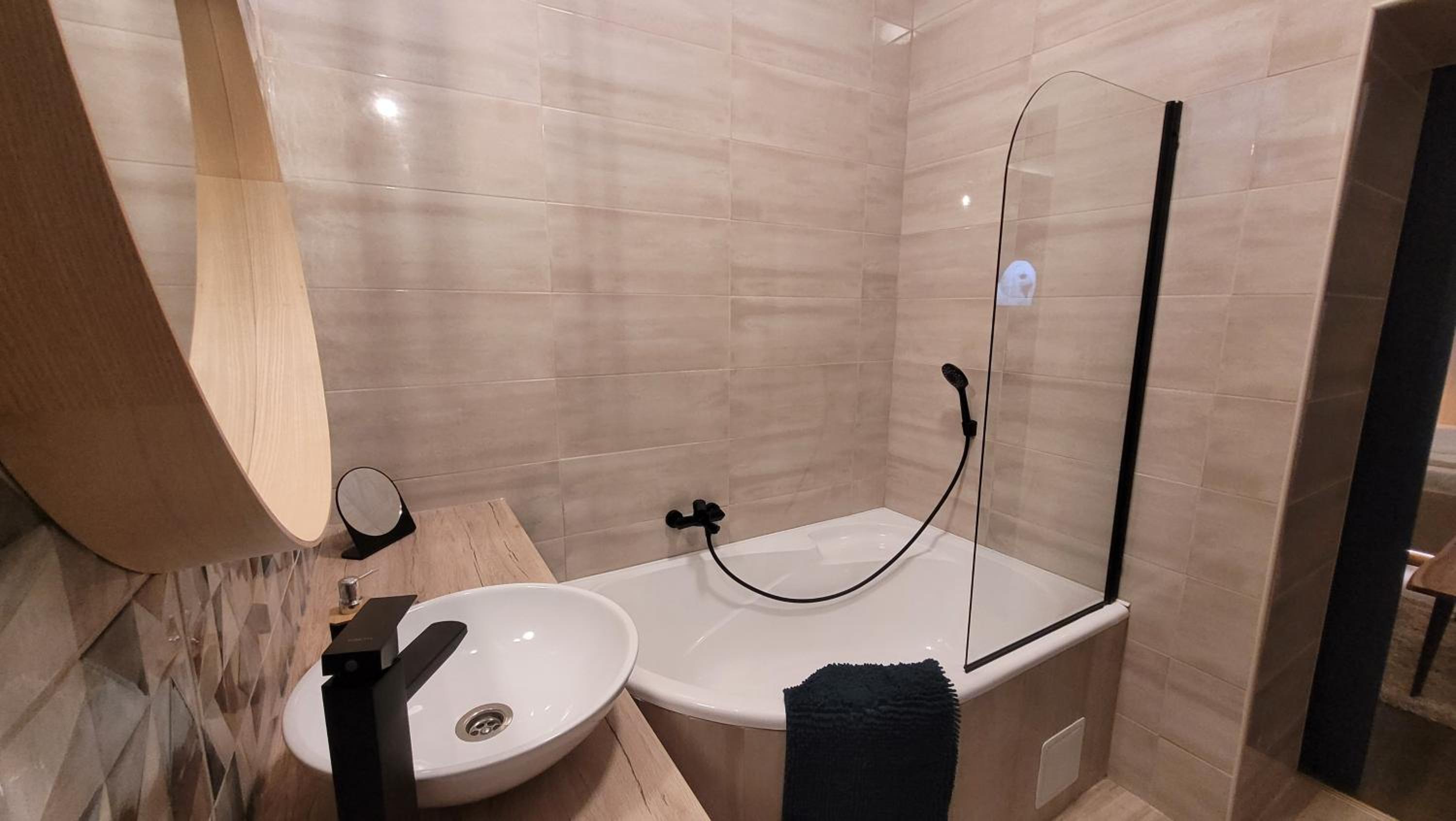 Studio with Spa Bath - Photo 11