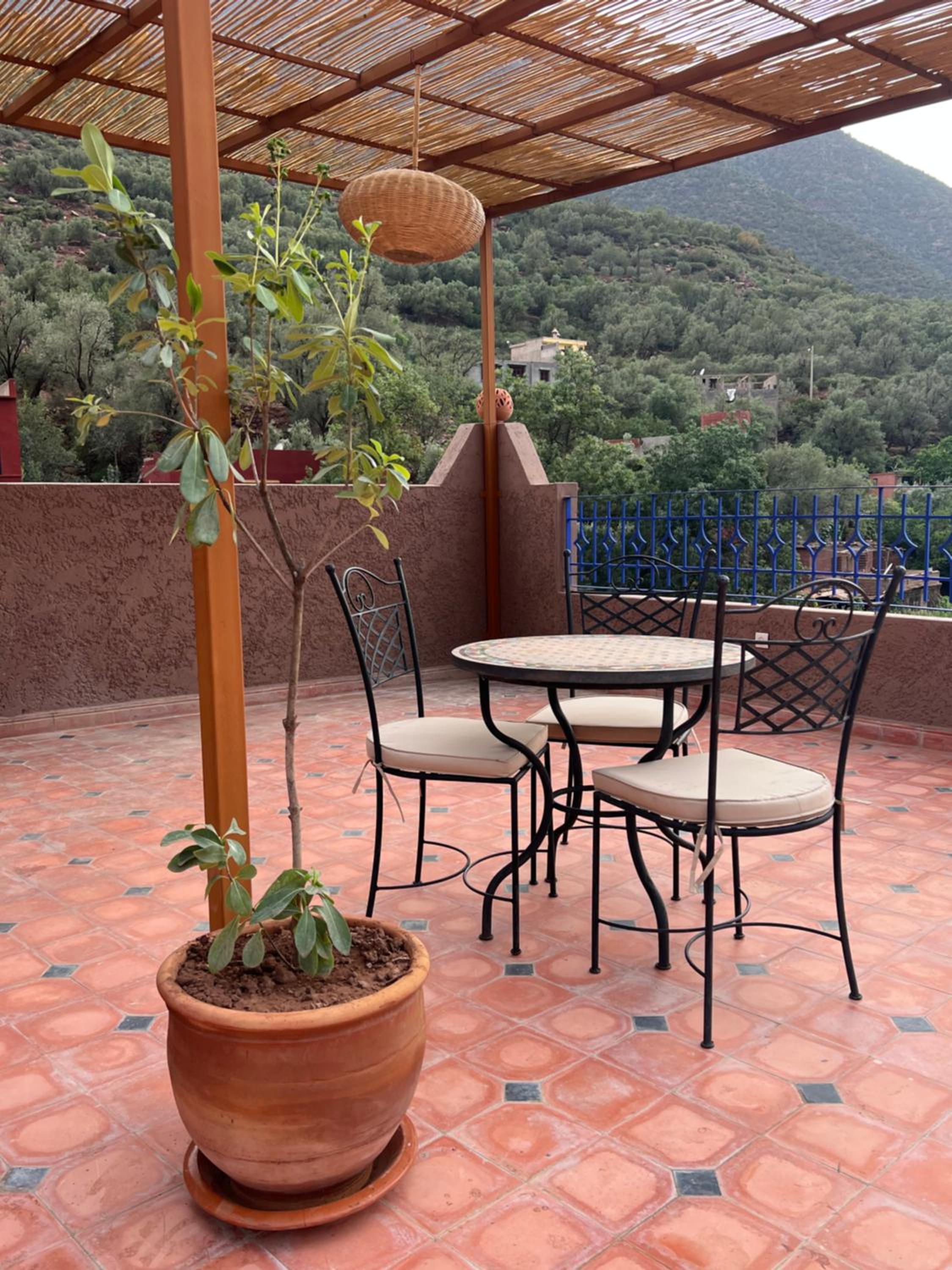 One-Bedroom Apartment with Balcony and Mountain View   - Photo 28
