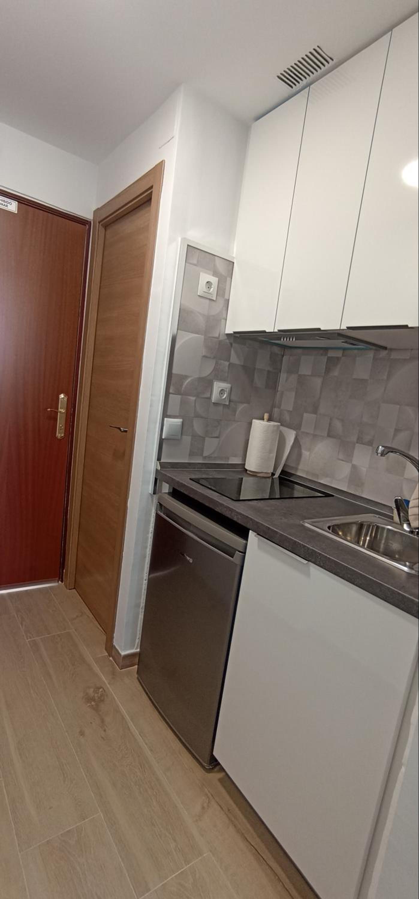 One-Bedroom Apartment photo 2