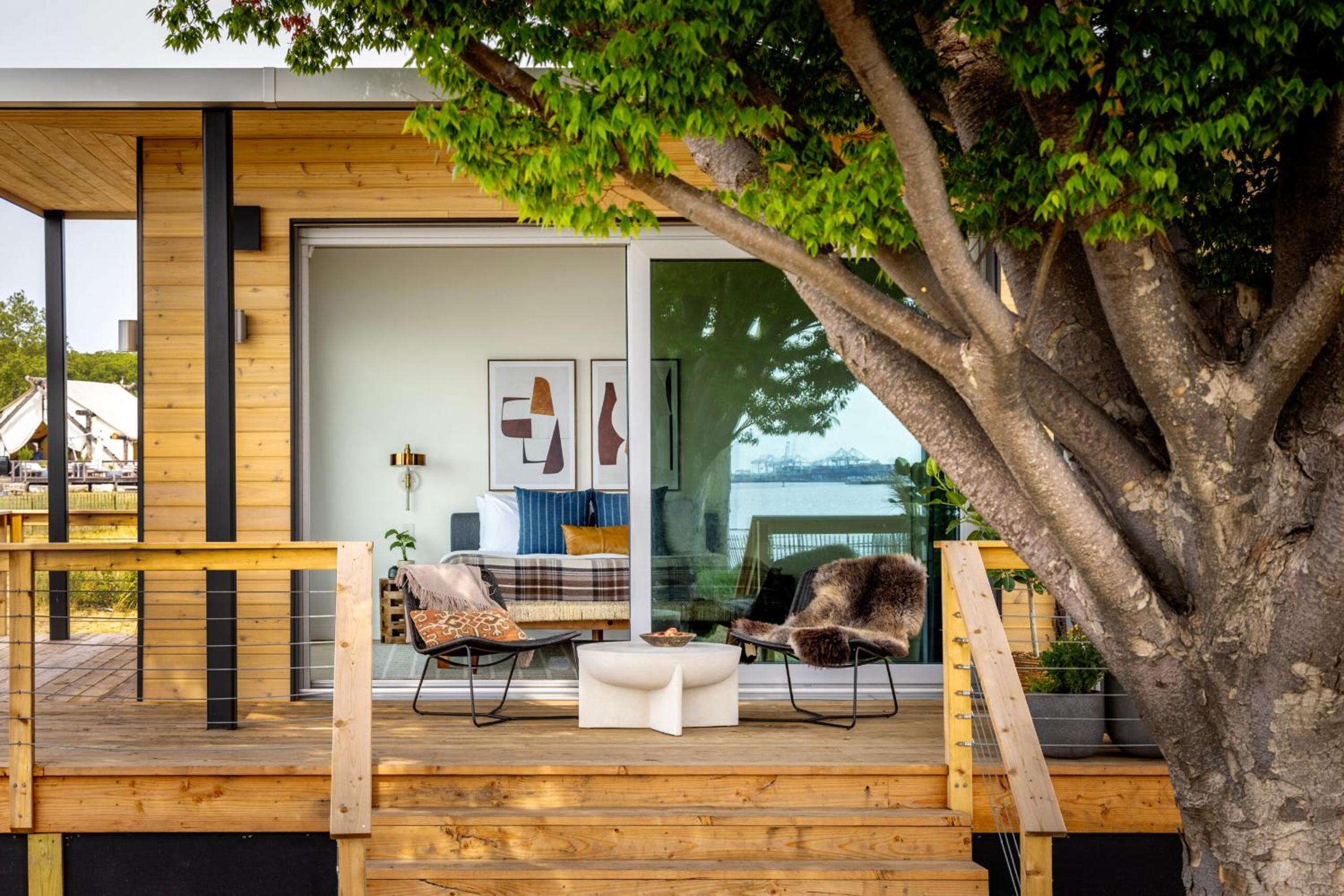 The Outlook Suite photo 2