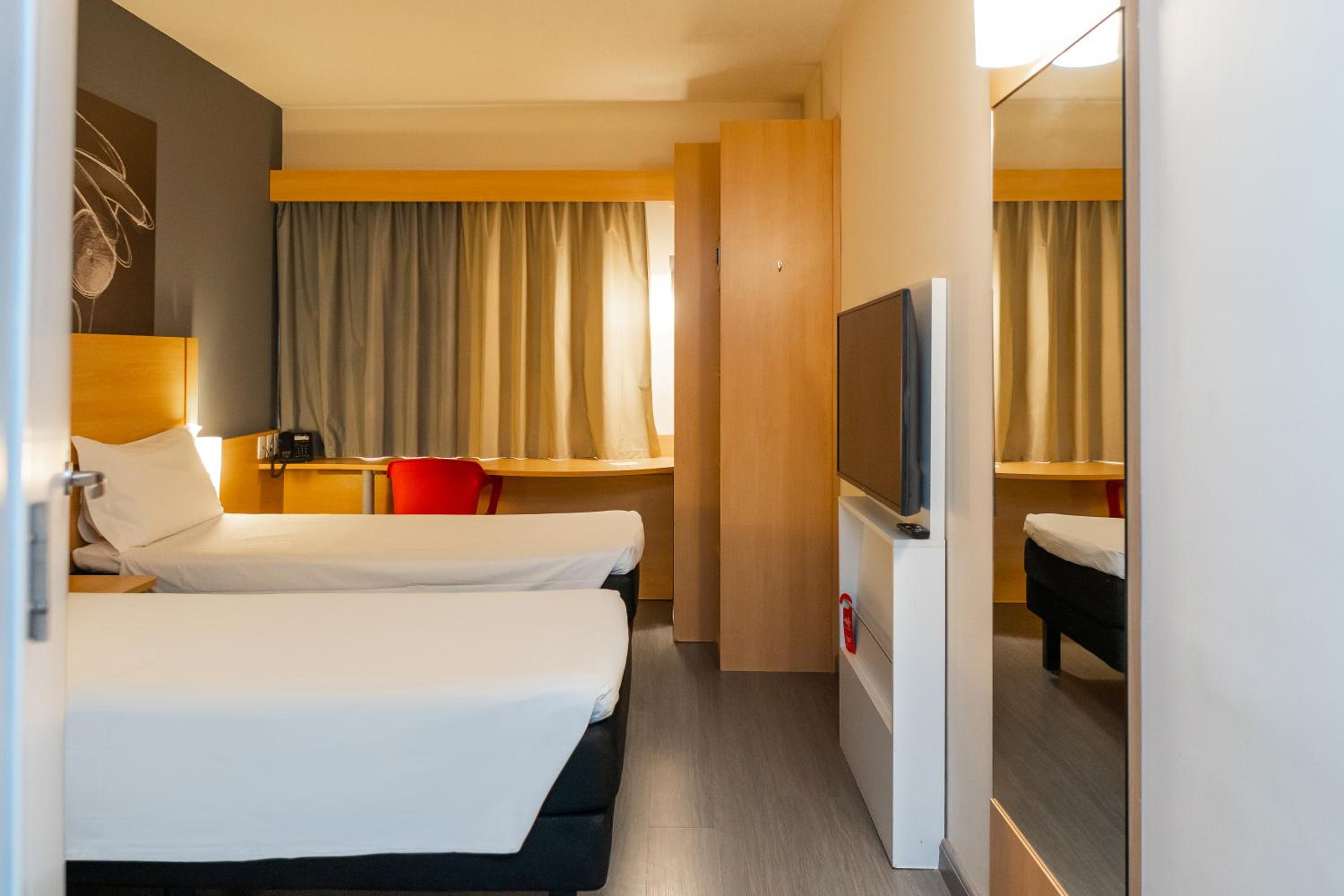 Standard Apartment with Two Single Beds photo 1