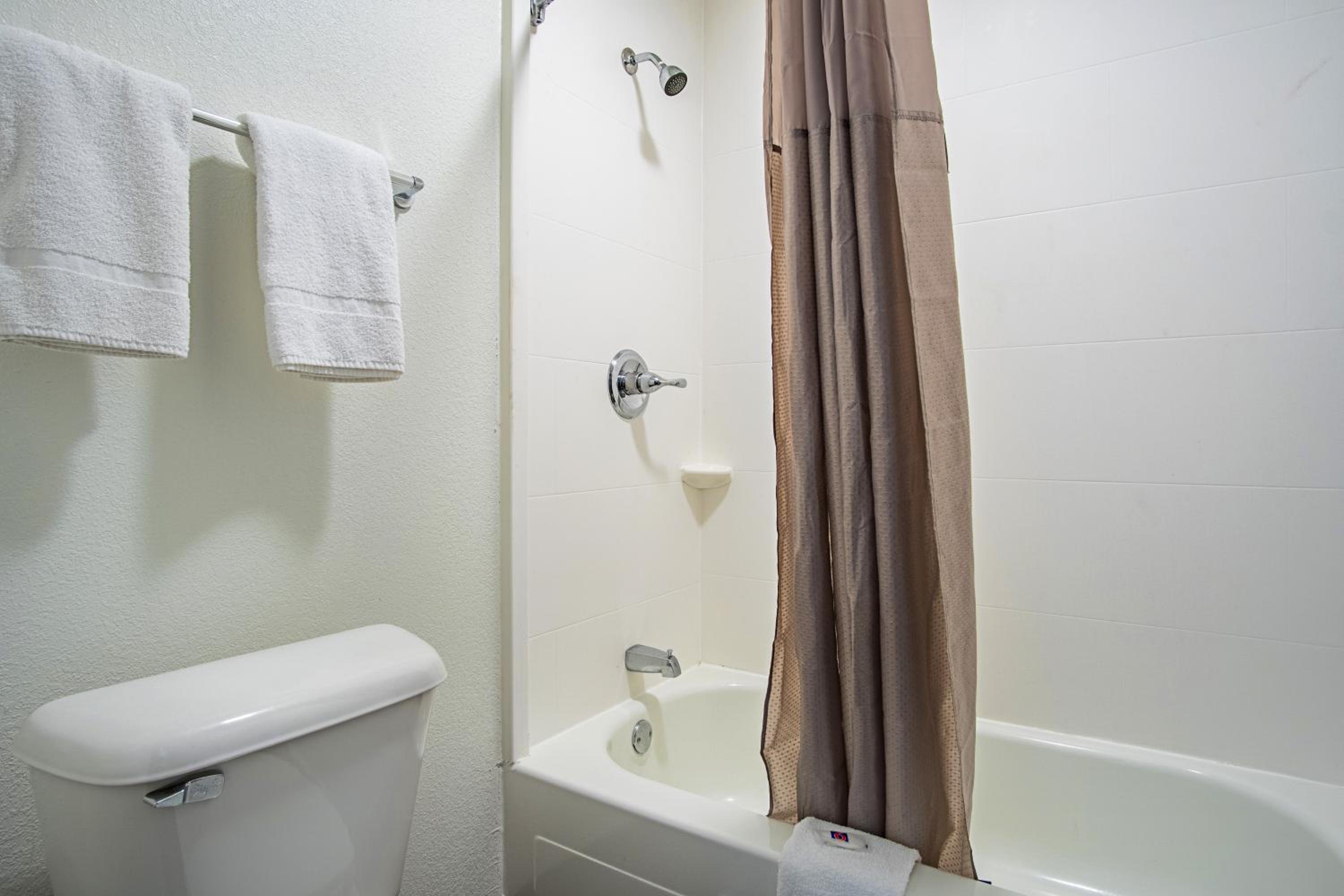 King Room - Non-Smoking - Photo 2